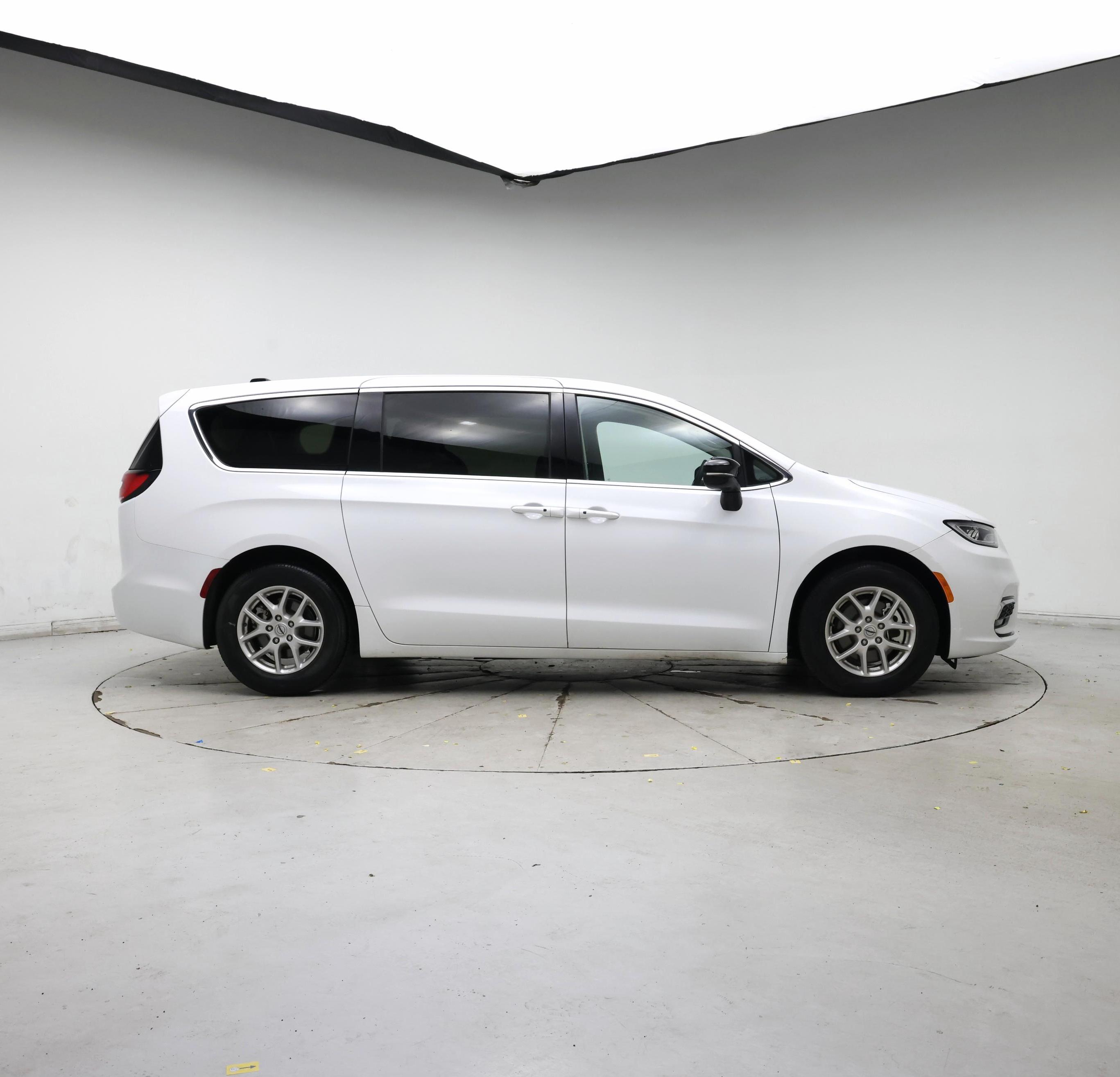 Thumbnail: 2024 Chrysler Pacifica - 7