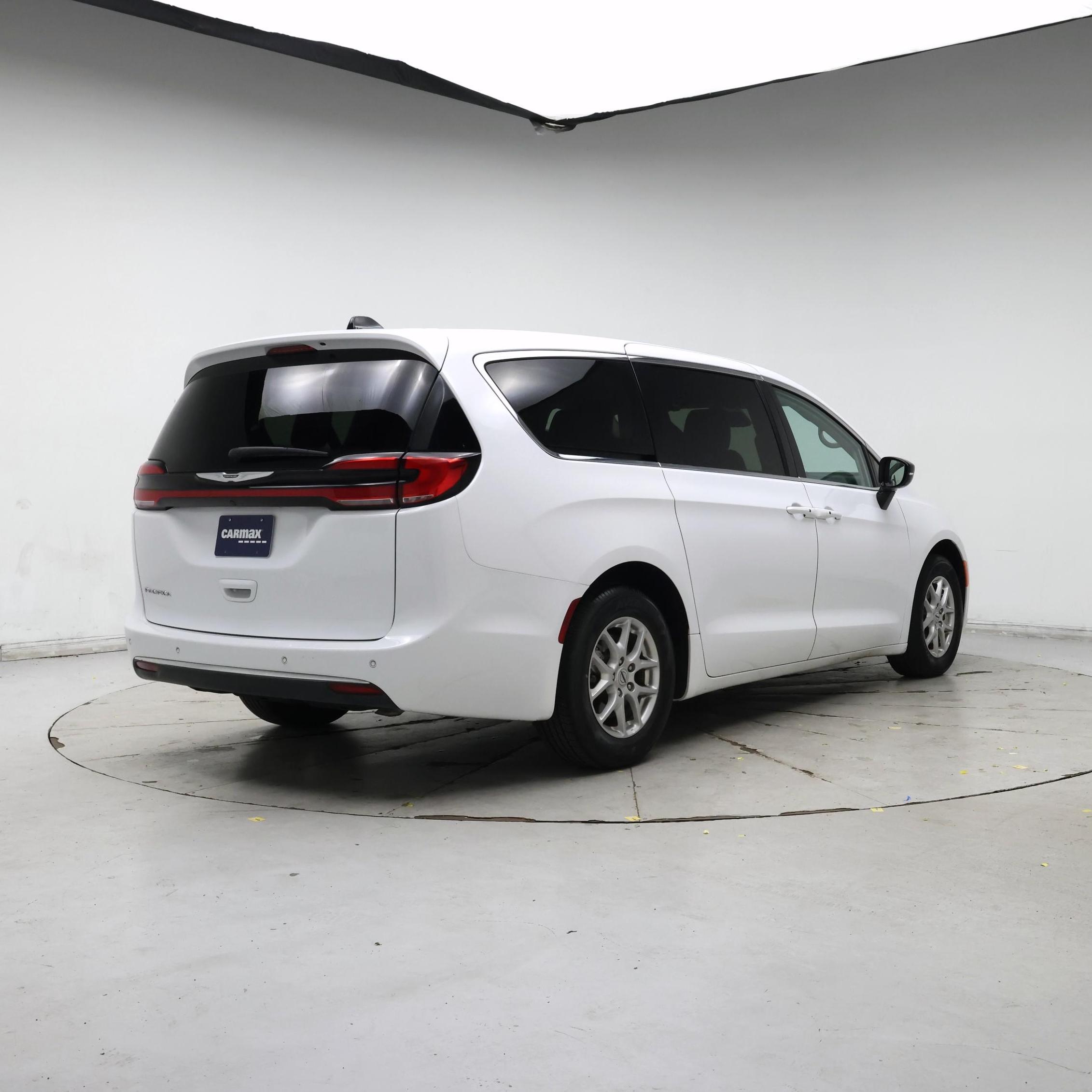 Thumbnail: 2024 Chrysler Pacifica - 8