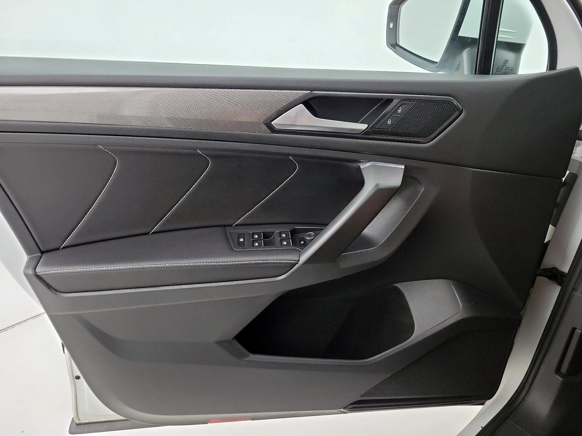 Thumbnail: 2022 Volkswagen Tiguan - 12