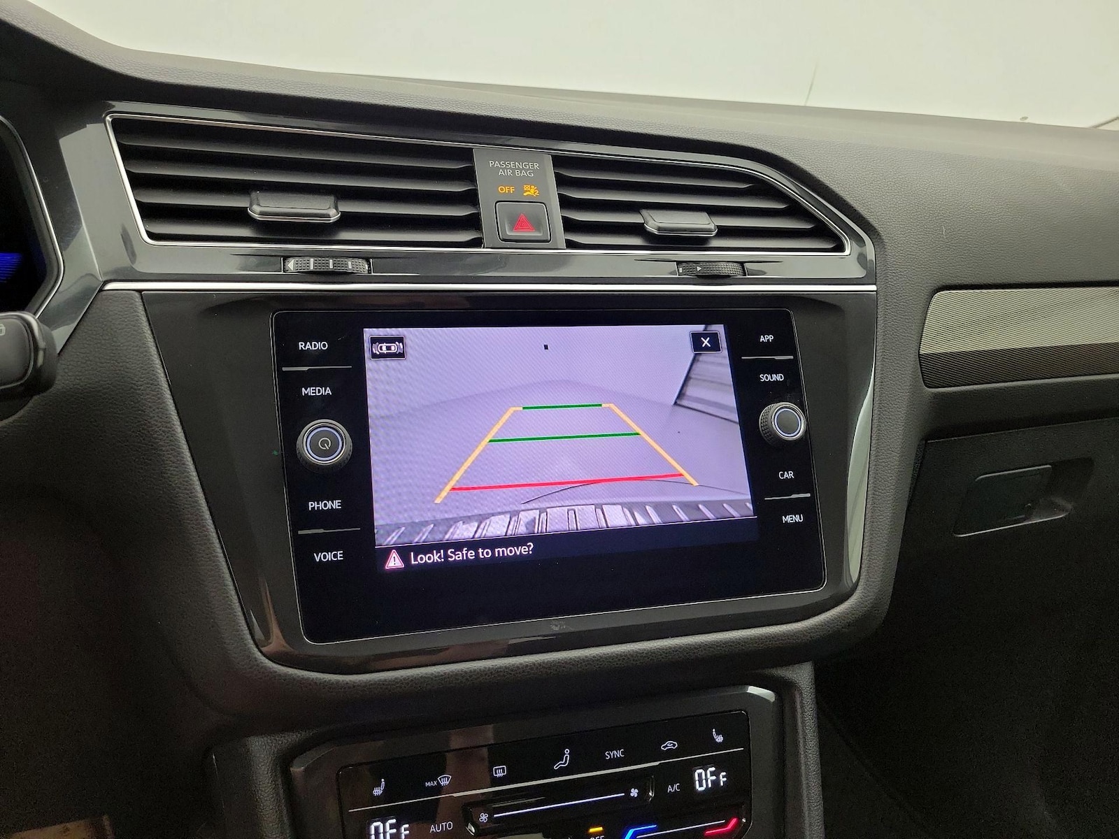 2022 Volkswagen Tiguan SE - Photo 15