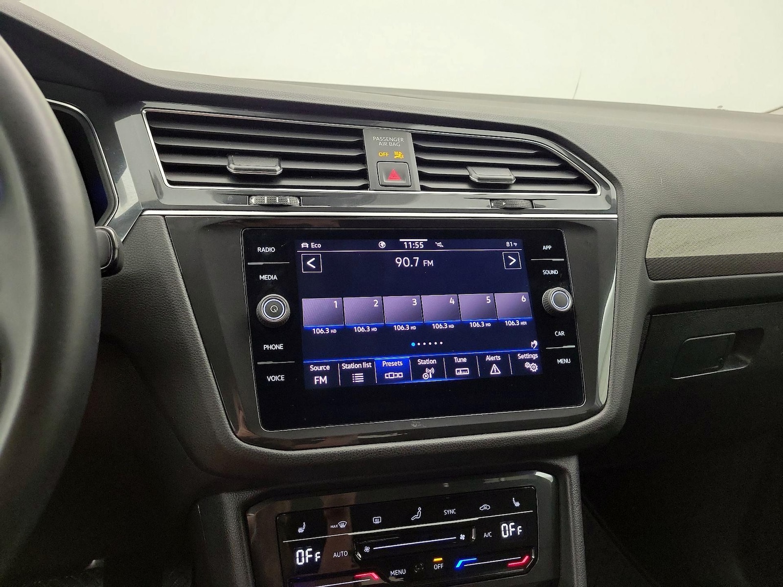 2022 Volkswagen Tiguan SE - Photo 16