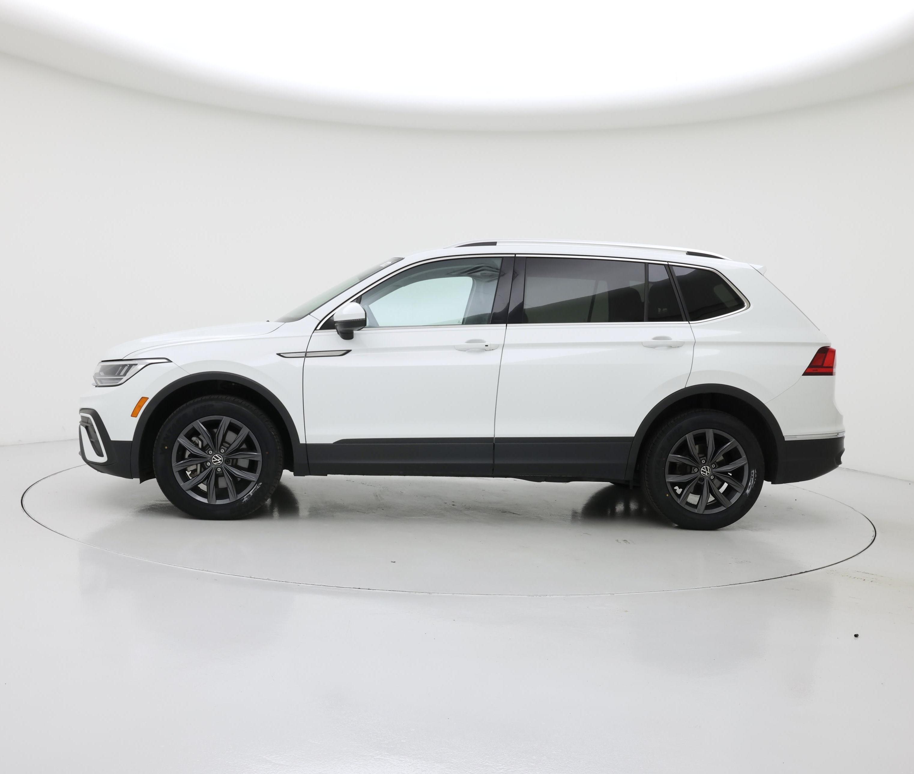 Thumbnail: 2022 Volkswagen Tiguan - 3