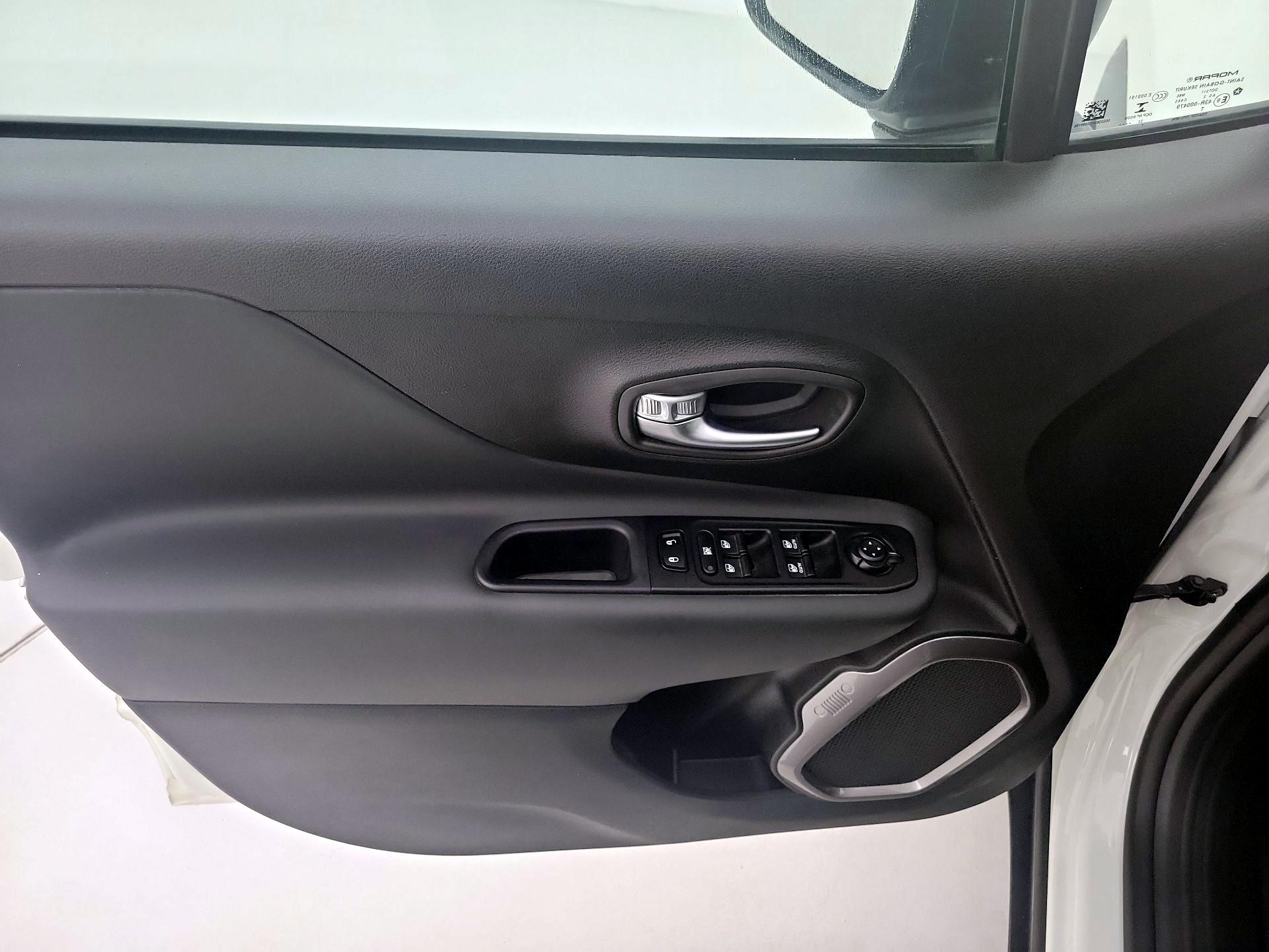 Thumbnail: 2022 Jeep Renegade - 12