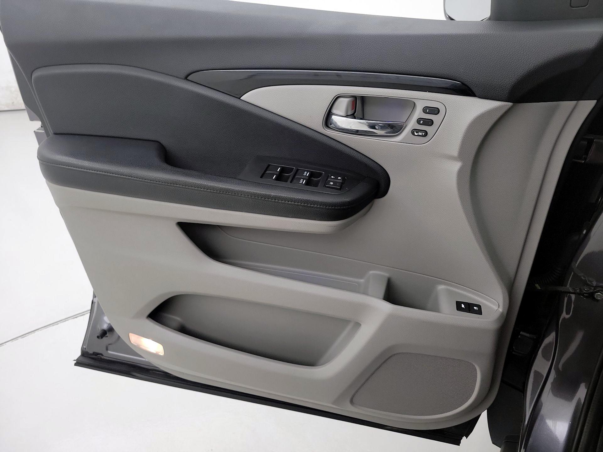 Thumbnail: 2018 Honda Pilot - 10