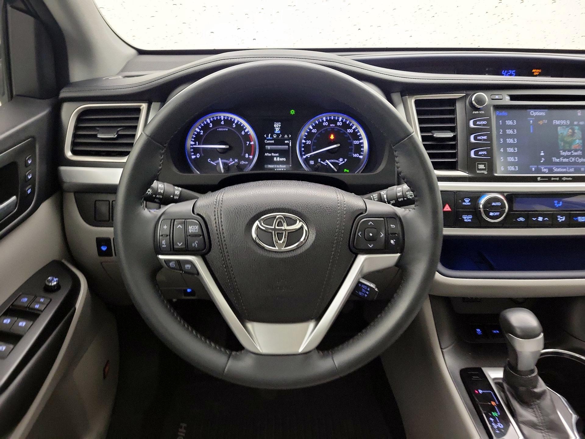 Thumbnail: 2016 Toyota Highlander - 10