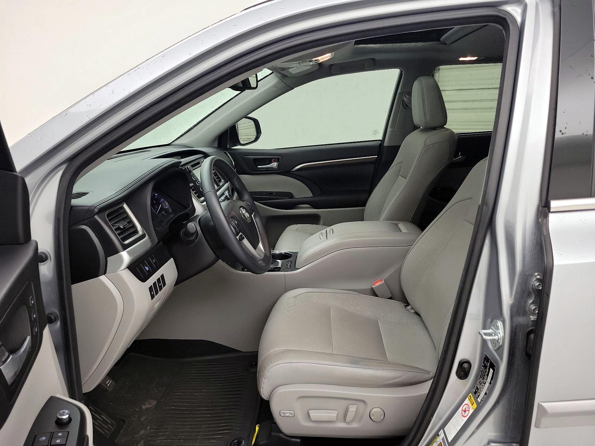 Thumbnail: 2016 Toyota Highlander - 11