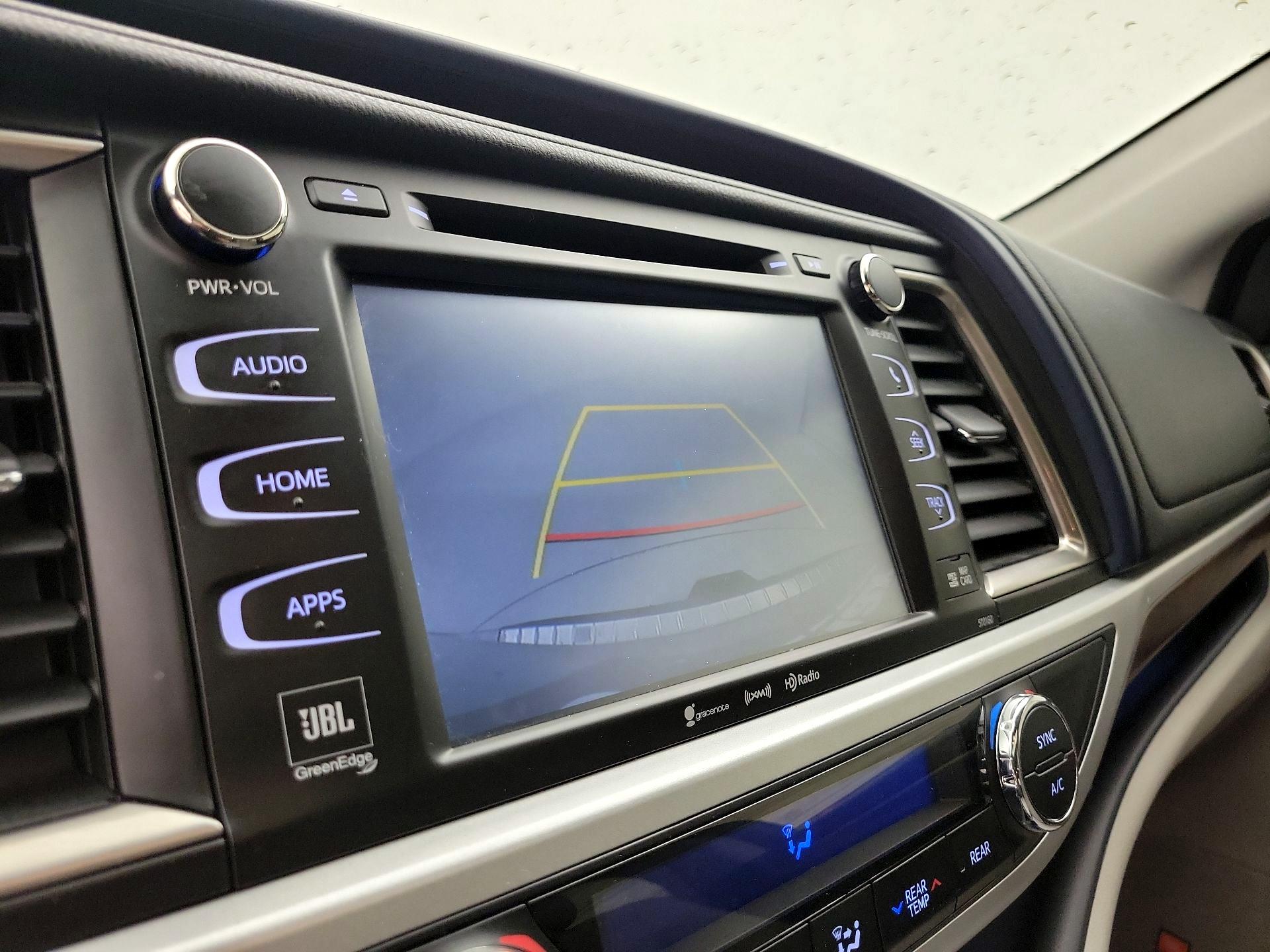 Thumbnail: 2016 Toyota Highlander - 14