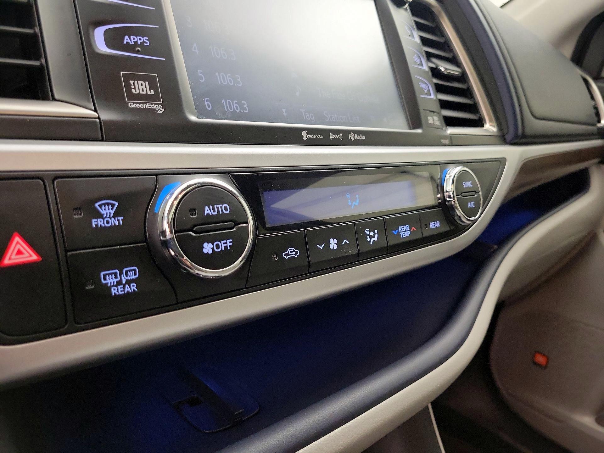 Thumbnail: 2016 Toyota Highlander - 16