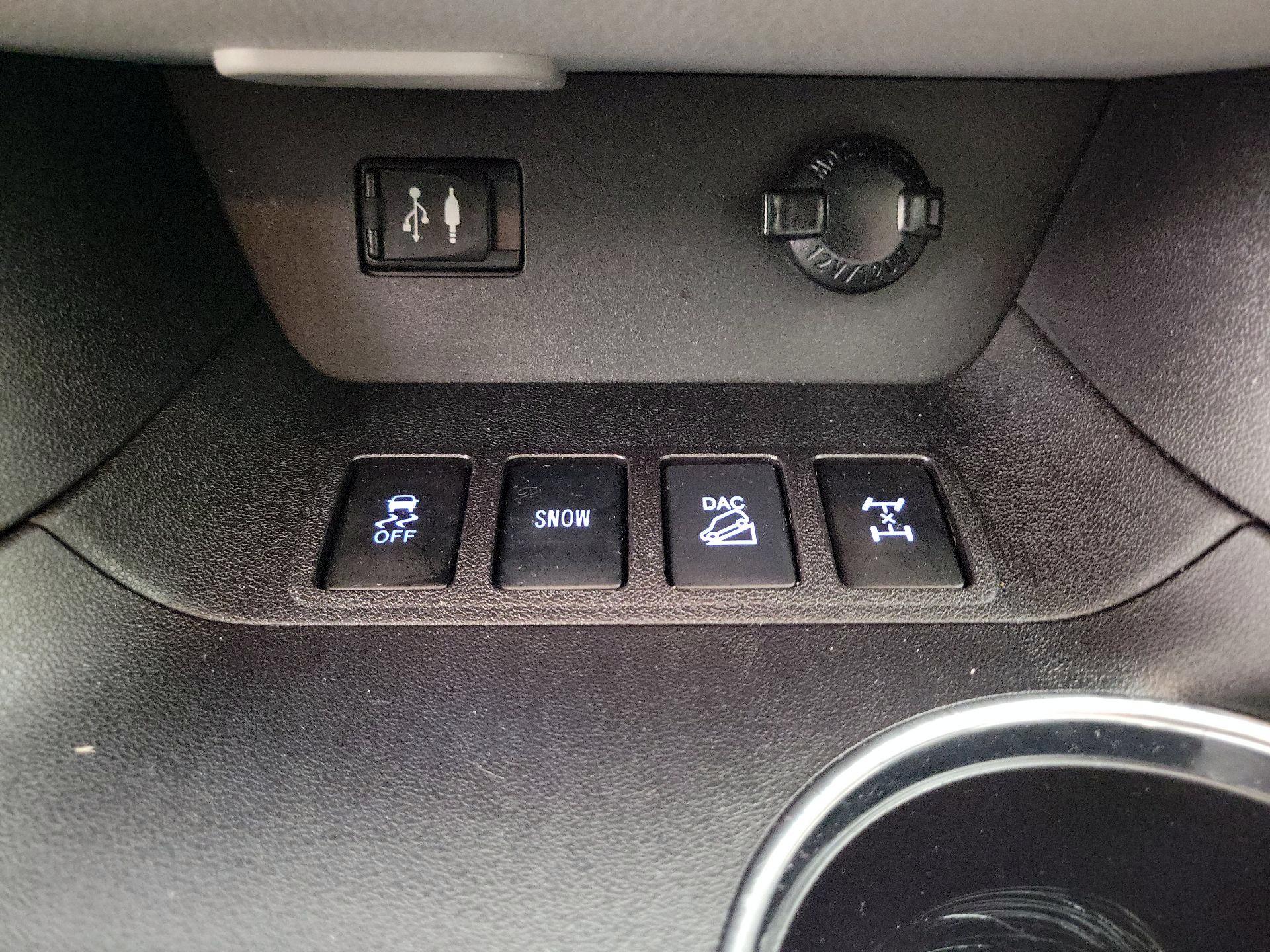 Thumbnail: 2016 Toyota Highlander - 18