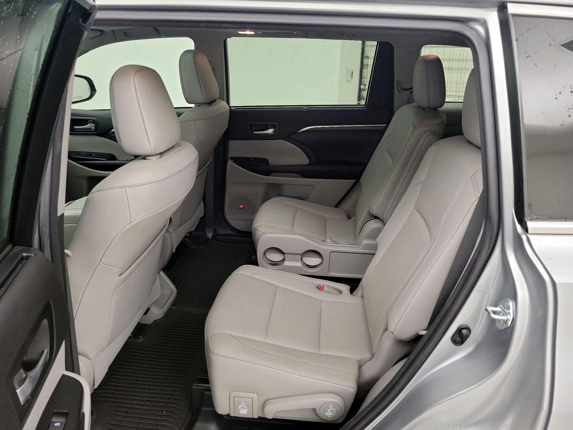 Thumbnail: 2016 Toyota Highlander - 20