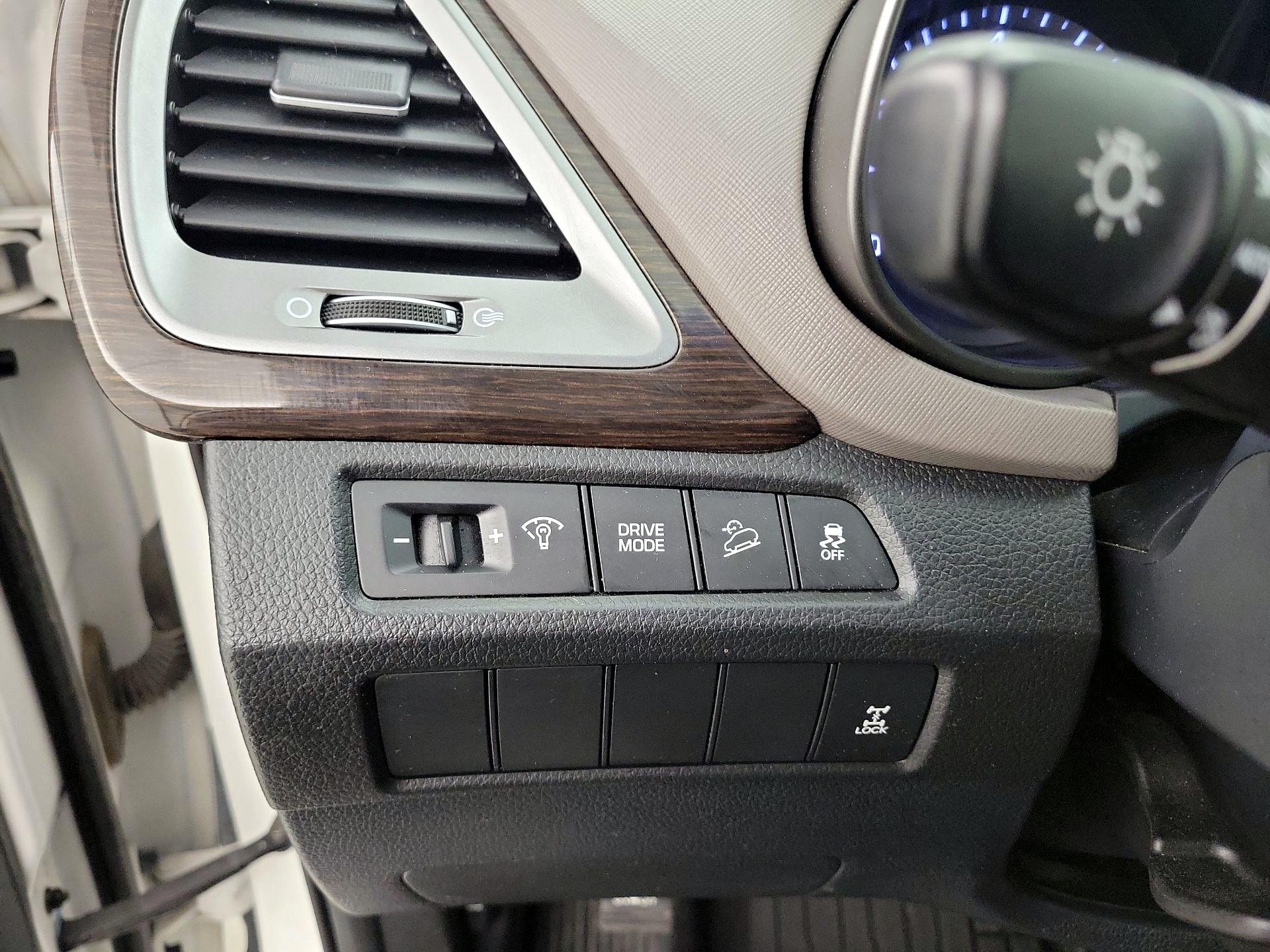 Thumbnail: 2017 Hyundai Santa Fe - 13