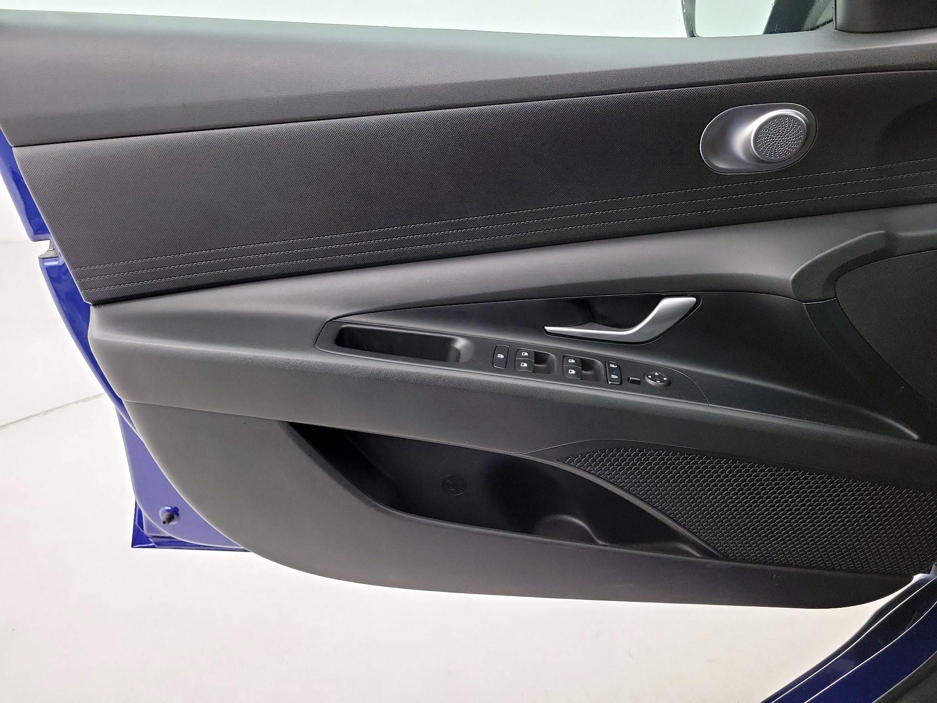 Thumbnail: 2023 Hyundai Elantra - 12