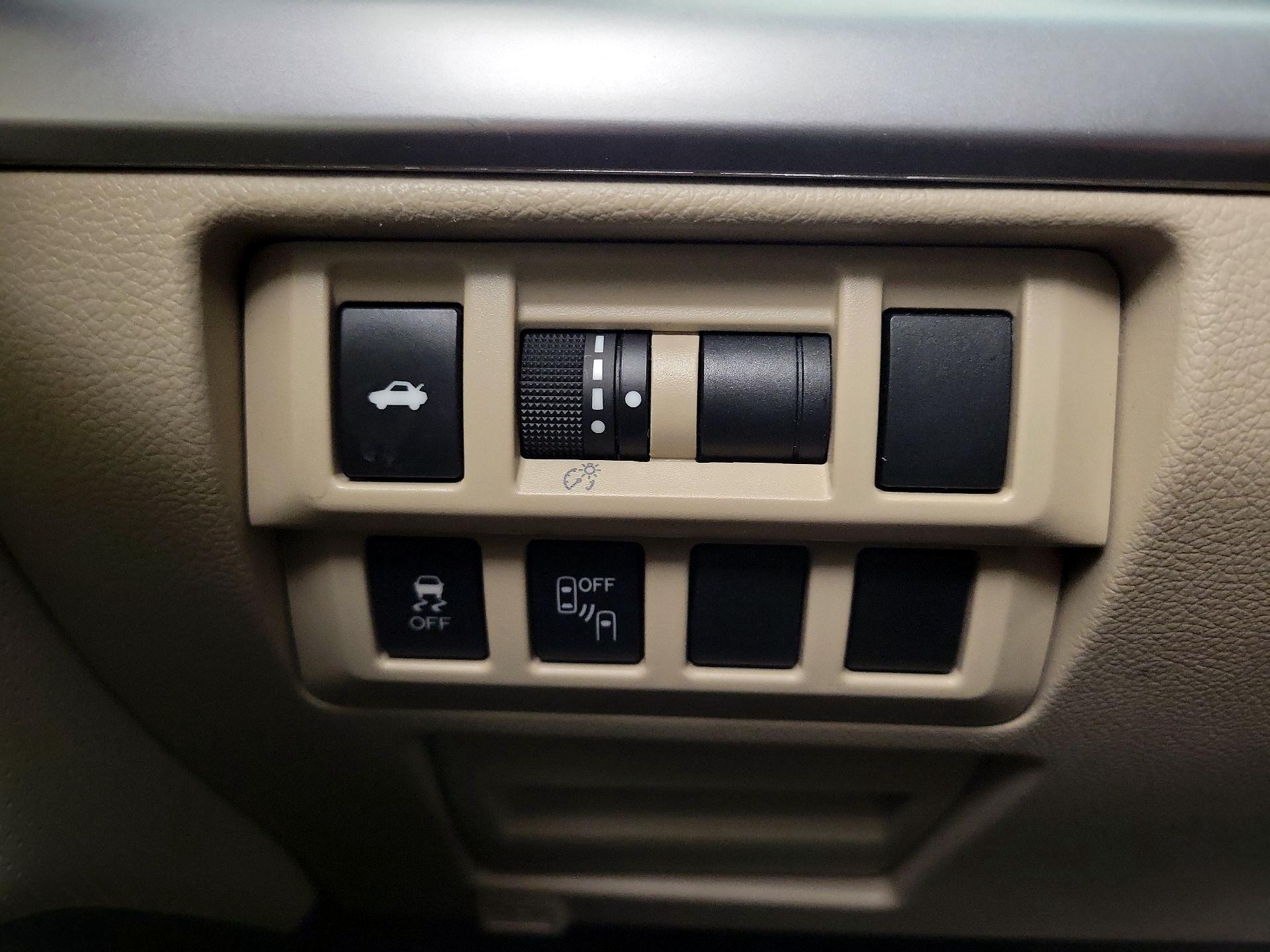 Thumbnail: 2015 Subaru Legacy - 13