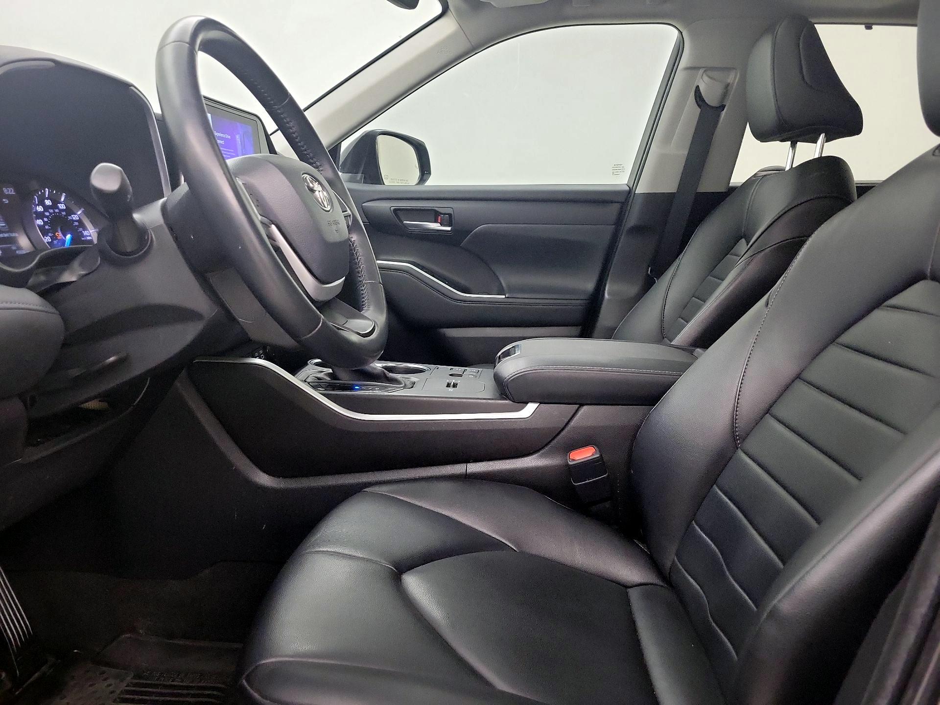 Thumbnail: 2023 Toyota Highlander - 9