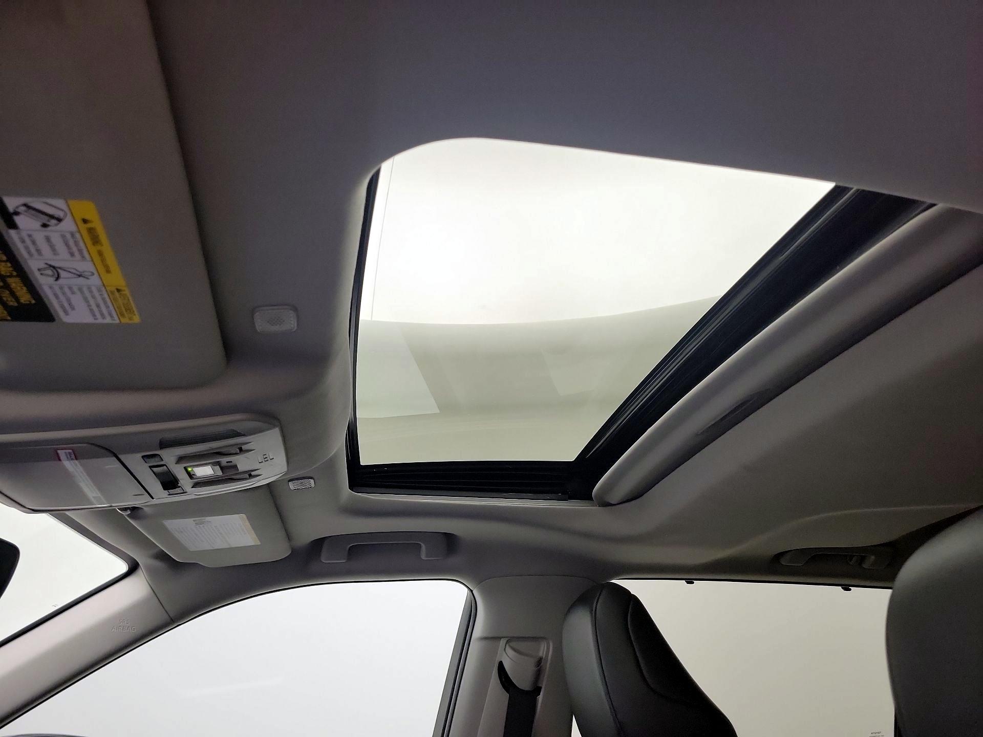 Thumbnail: 2023 Toyota Highlander - 17