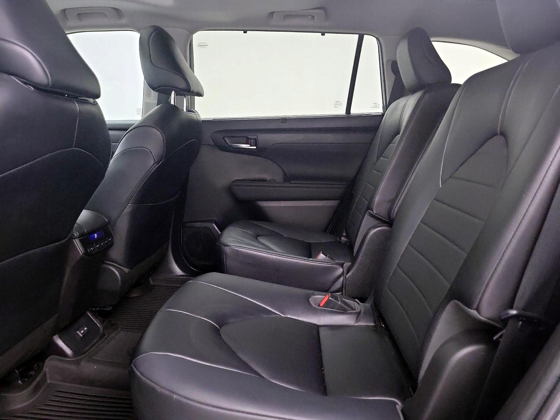 Thumbnail: 2023 Toyota Highlander - 18