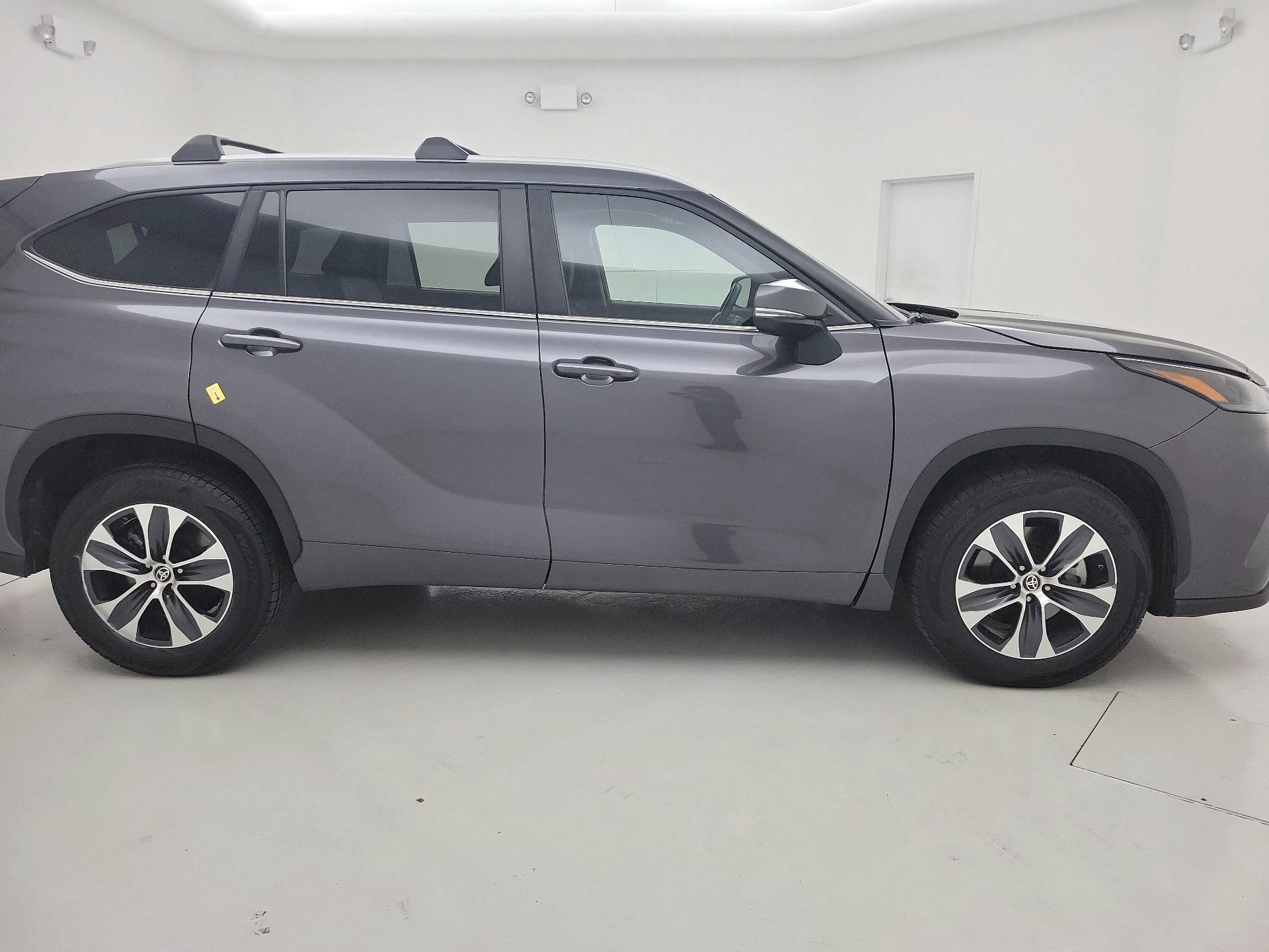 Thumbnail: 2023 Toyota Highlander - 4