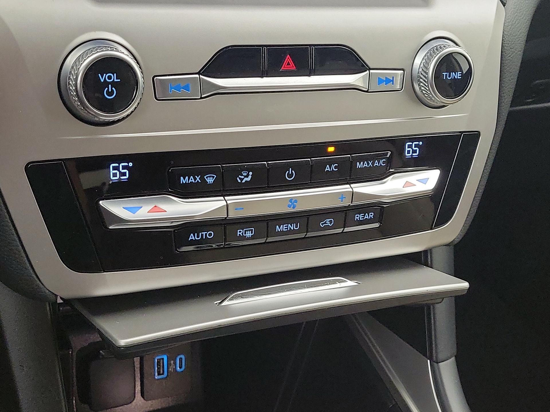 Thumbnail: 2021 Ford Explorer - 16