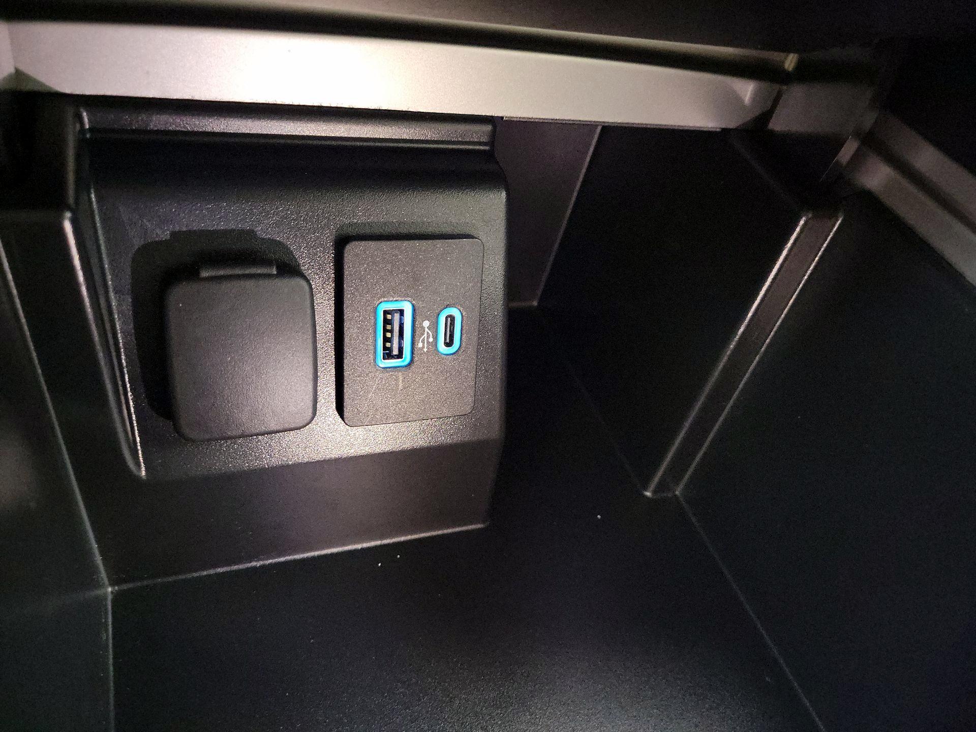 Thumbnail: 2021 Ford Explorer - 18