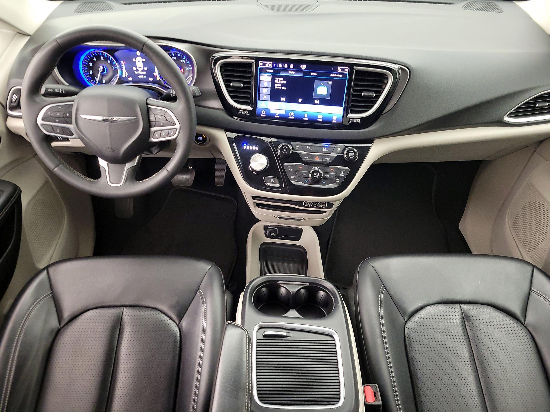 Thumbnail: 2023 Chrysler Pacifica - 9