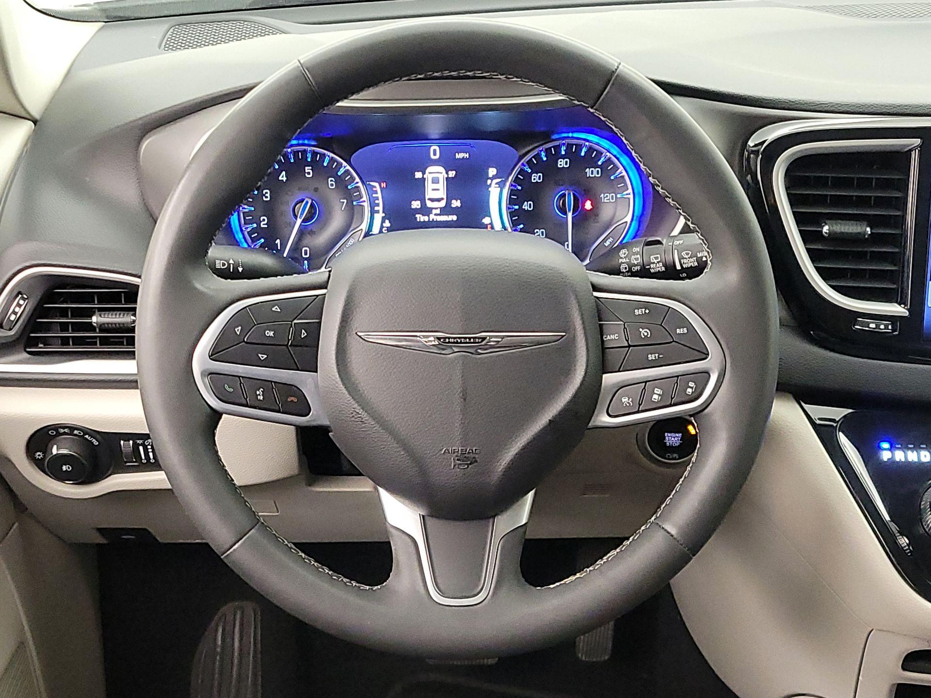 Thumbnail: 2023 Chrysler Pacifica - 10