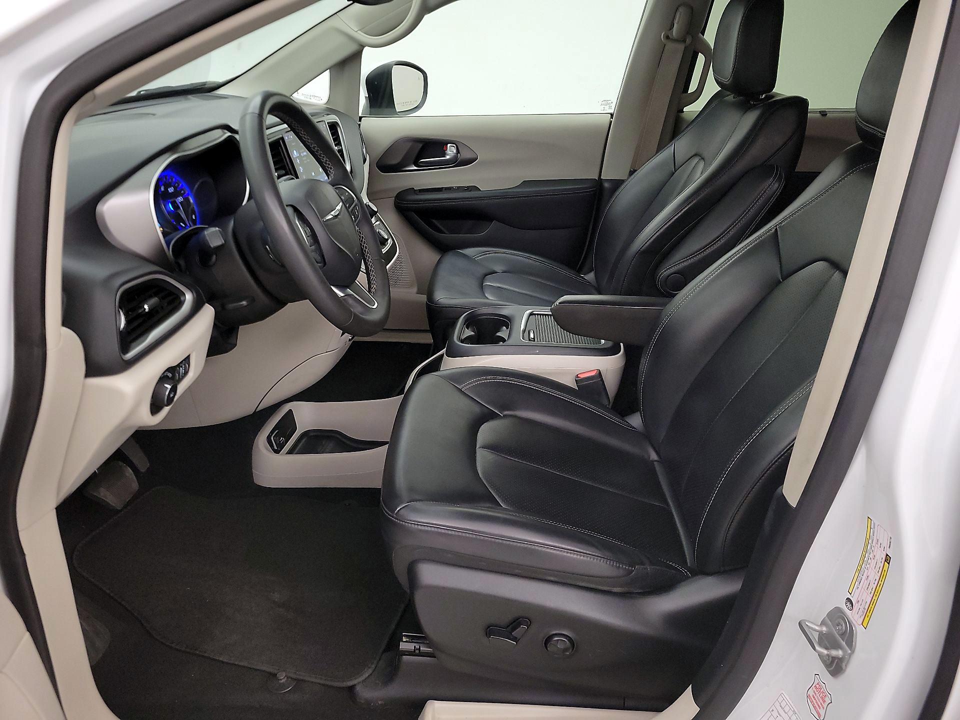 Thumbnail: 2023 Chrysler Pacifica - 11