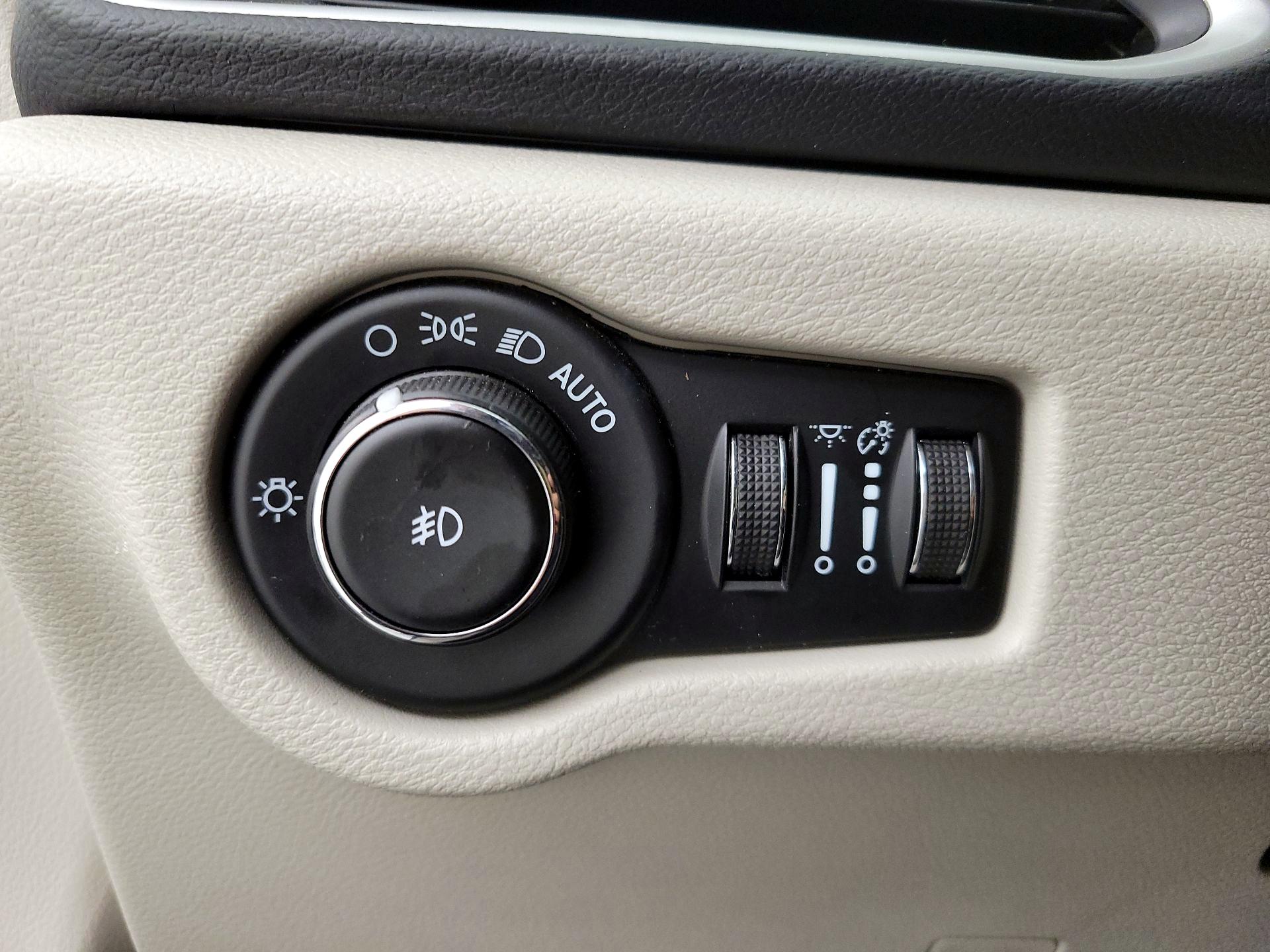 Thumbnail: 2023 Chrysler Pacifica - 13