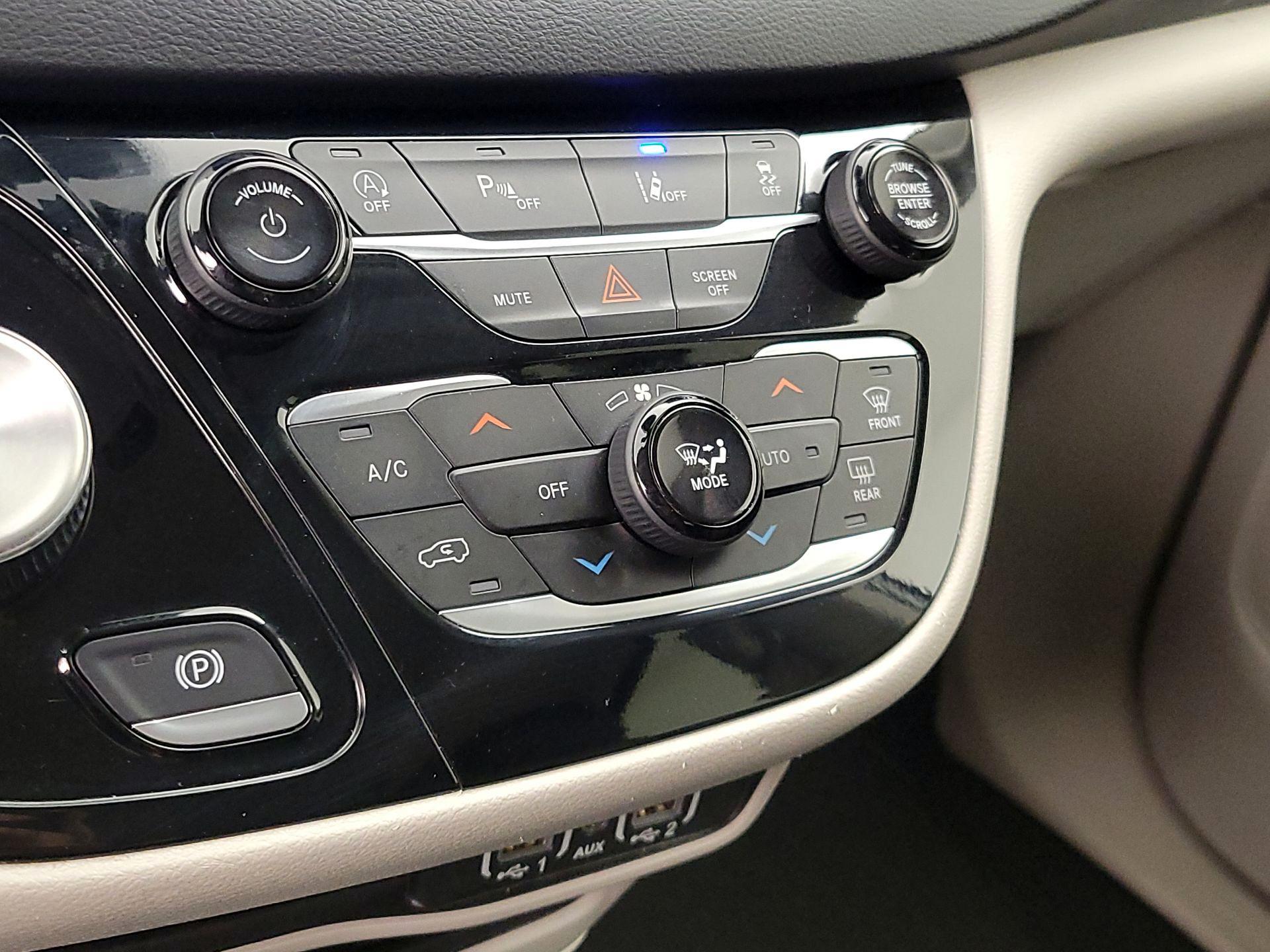 Thumbnail: 2023 Chrysler Pacifica - 16