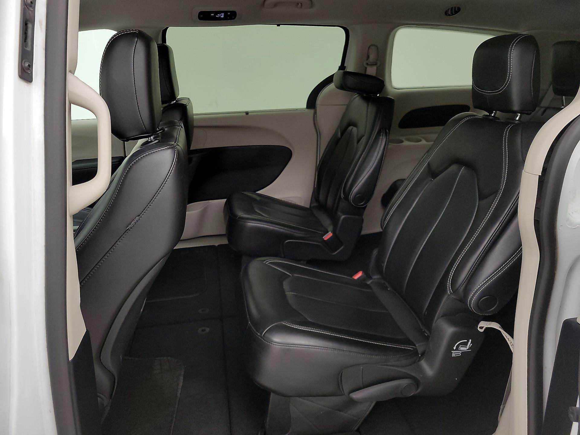 Thumbnail: 2023 Chrysler Pacifica - 19