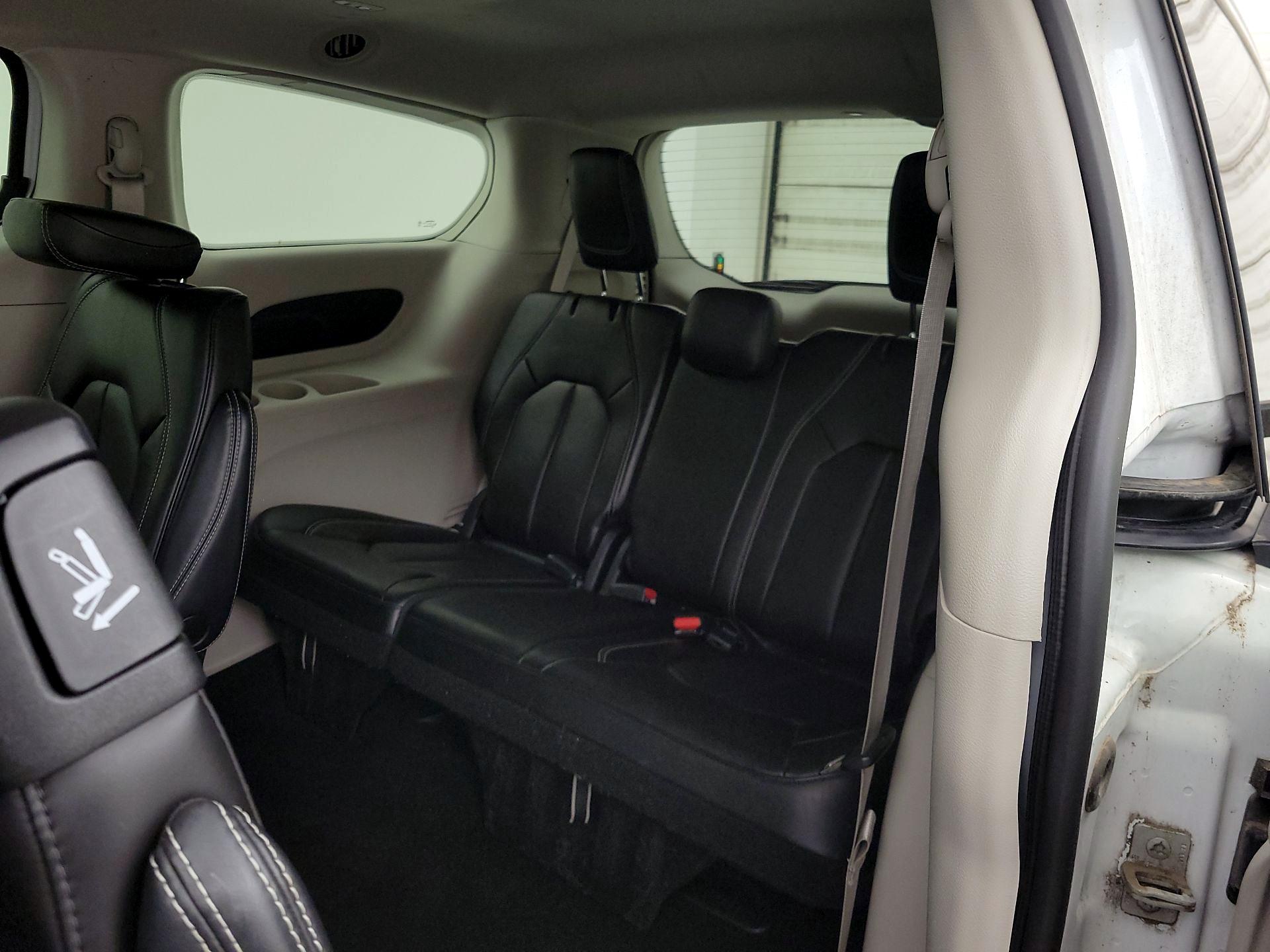 Thumbnail: 2023 Chrysler Pacifica - 20