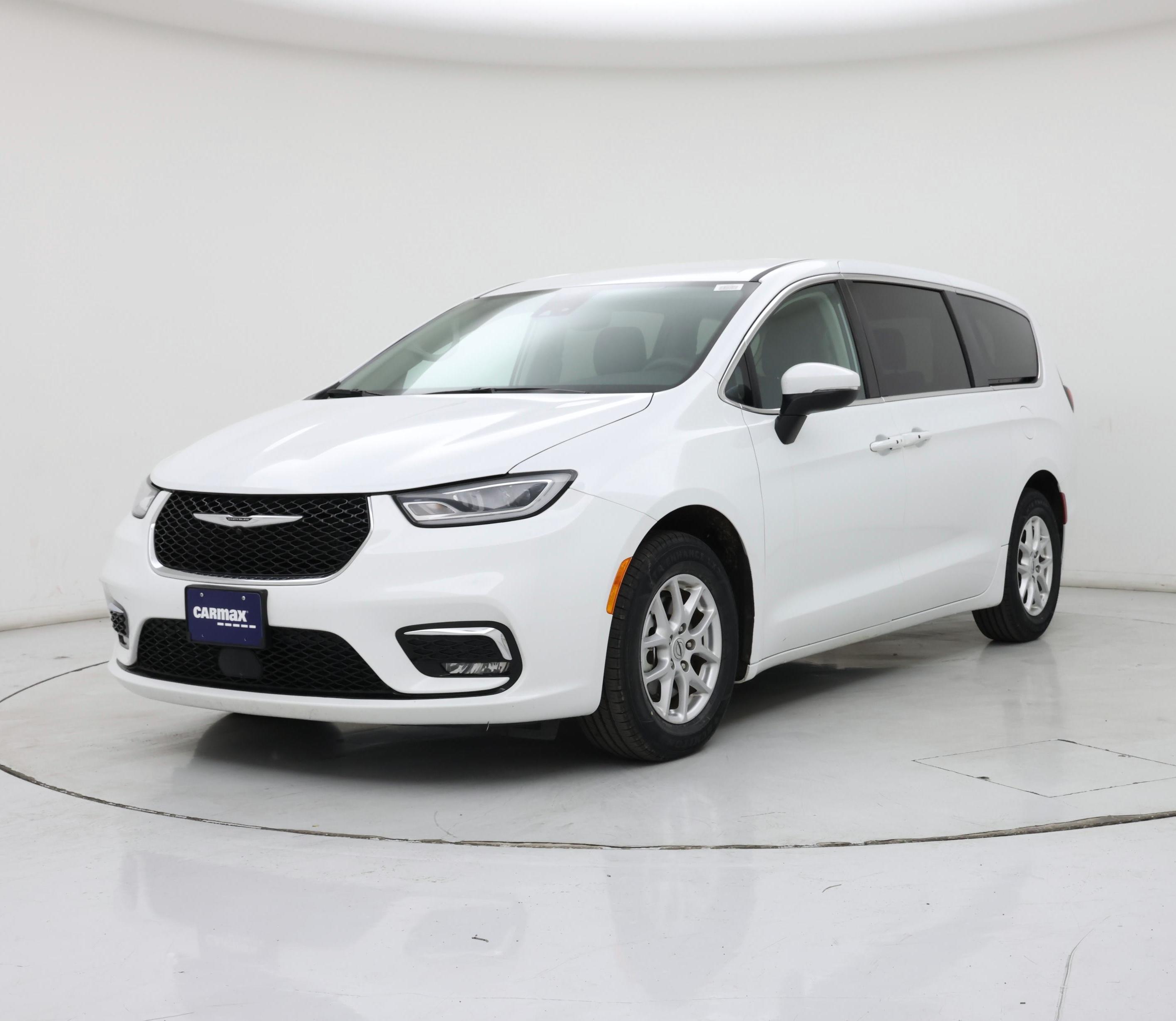 Thumbnail: 2023 Chrysler Pacifica - 4