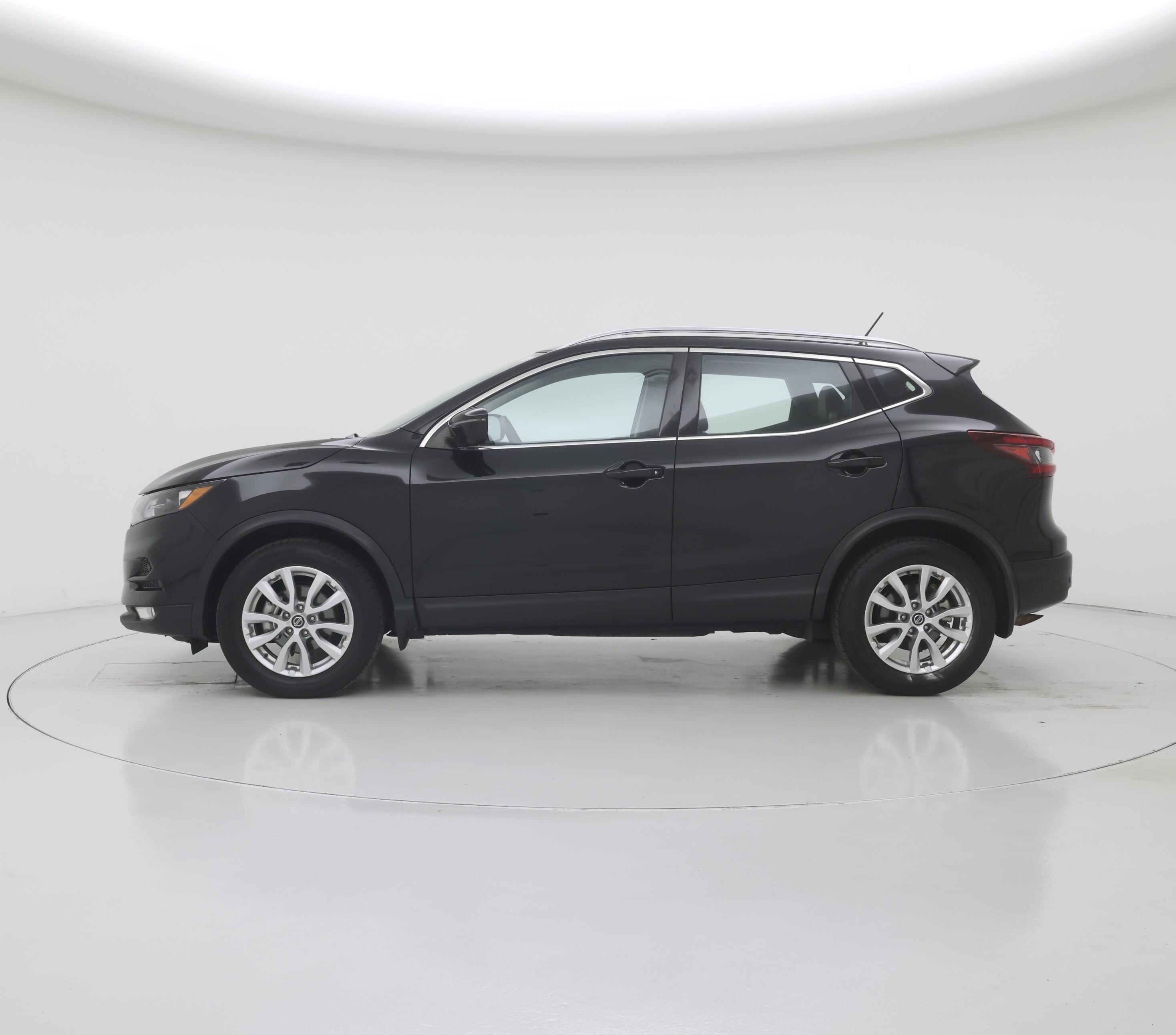 Thumbnail: 2022 Nissan Rogue Sport - 3