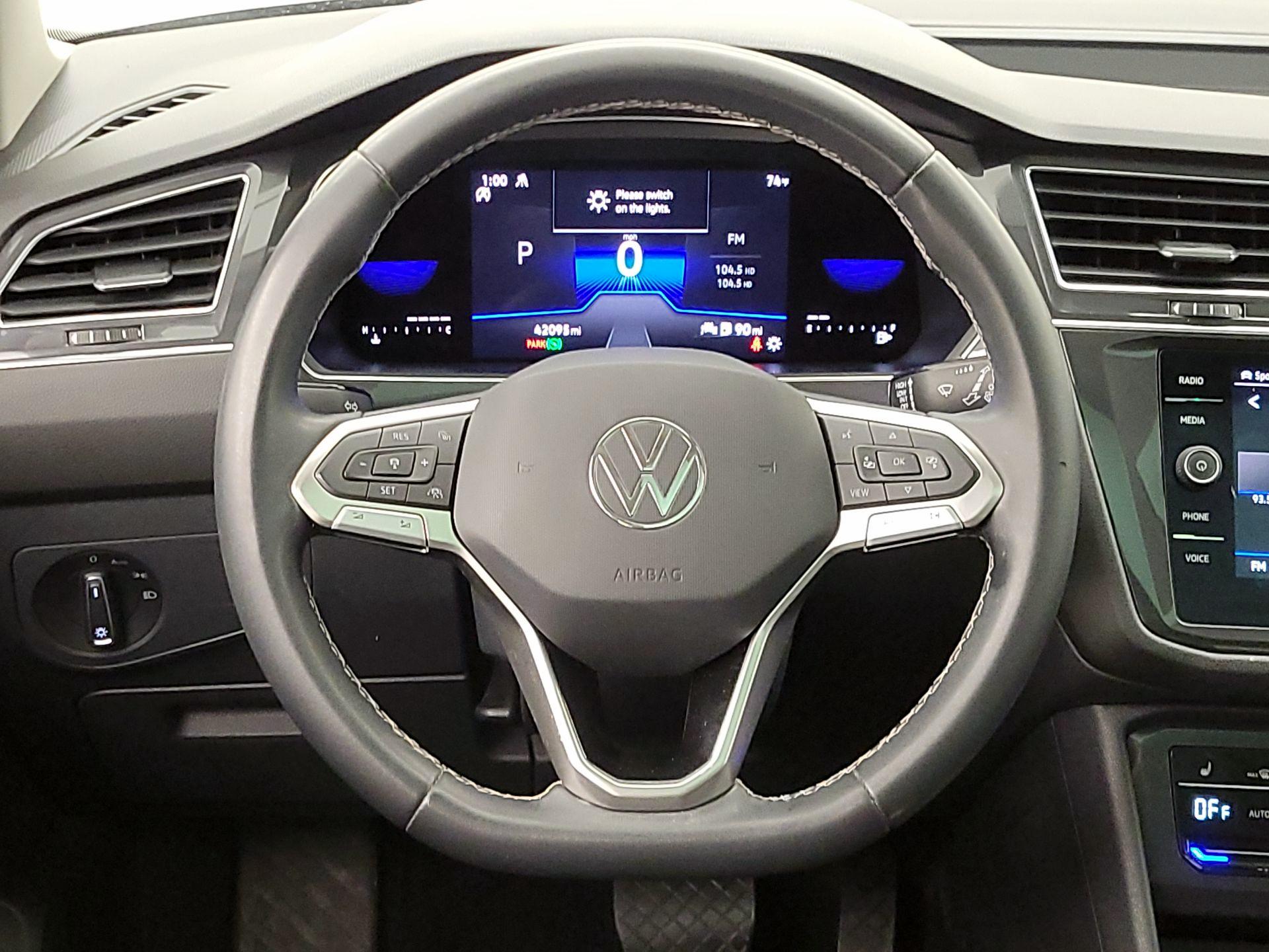 Thumbnail: 2023 Volkswagen Tiguan - 10