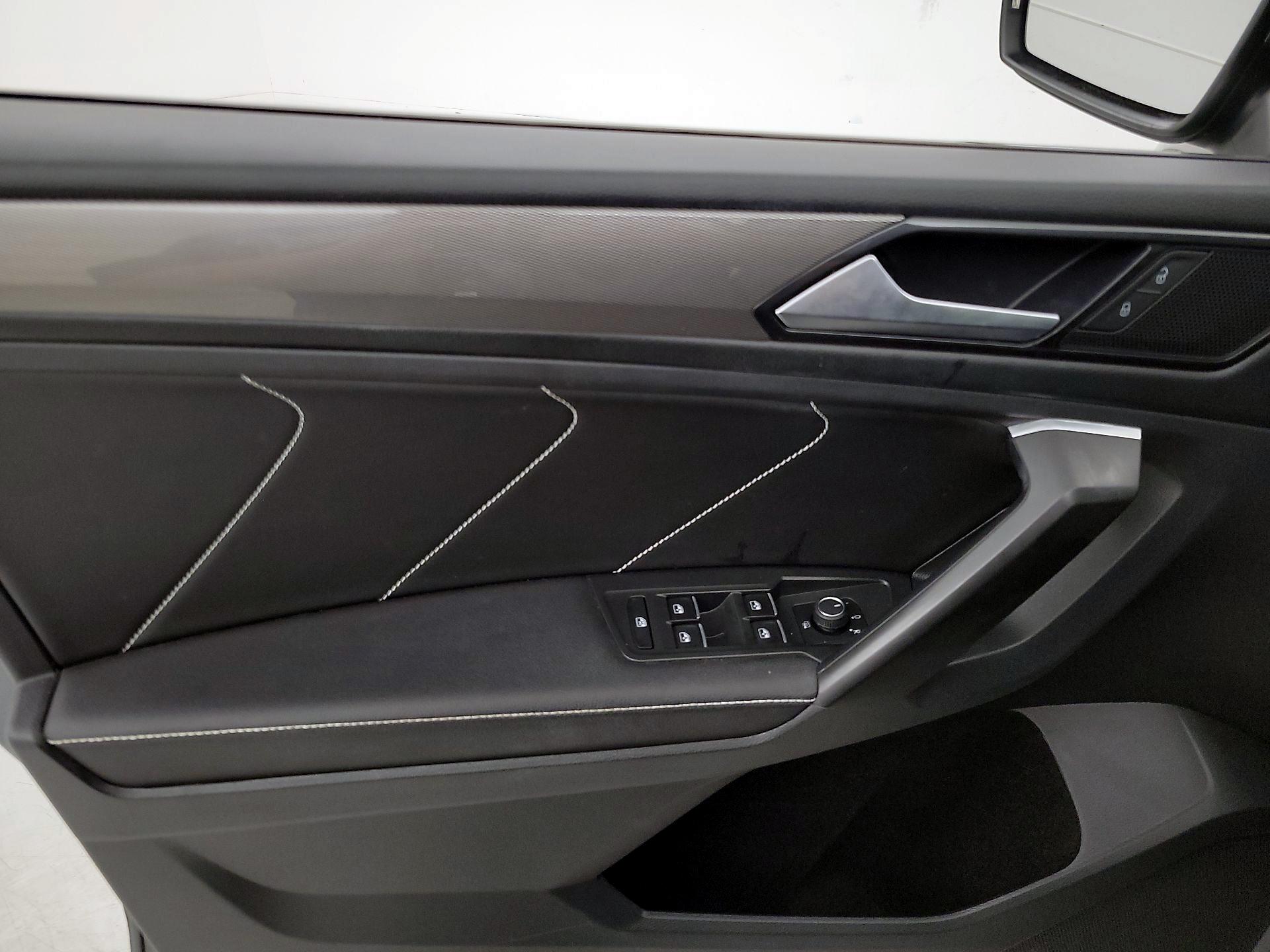 Thumbnail: 2023 Volkswagen Tiguan - 12