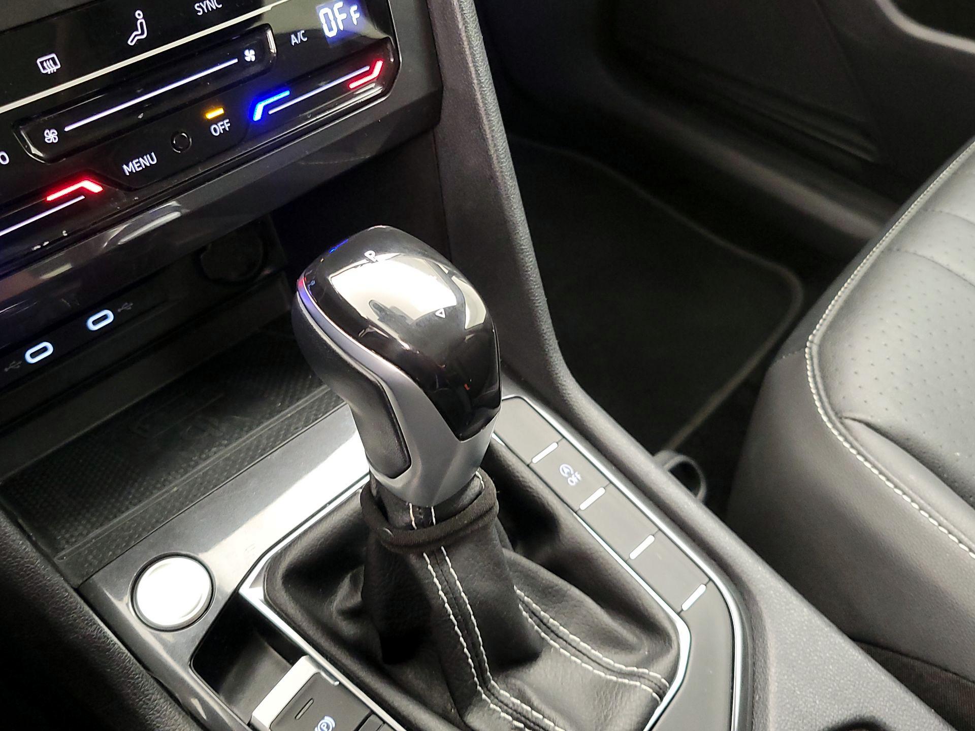 Thumbnail: 2023 Volkswagen Tiguan - 17