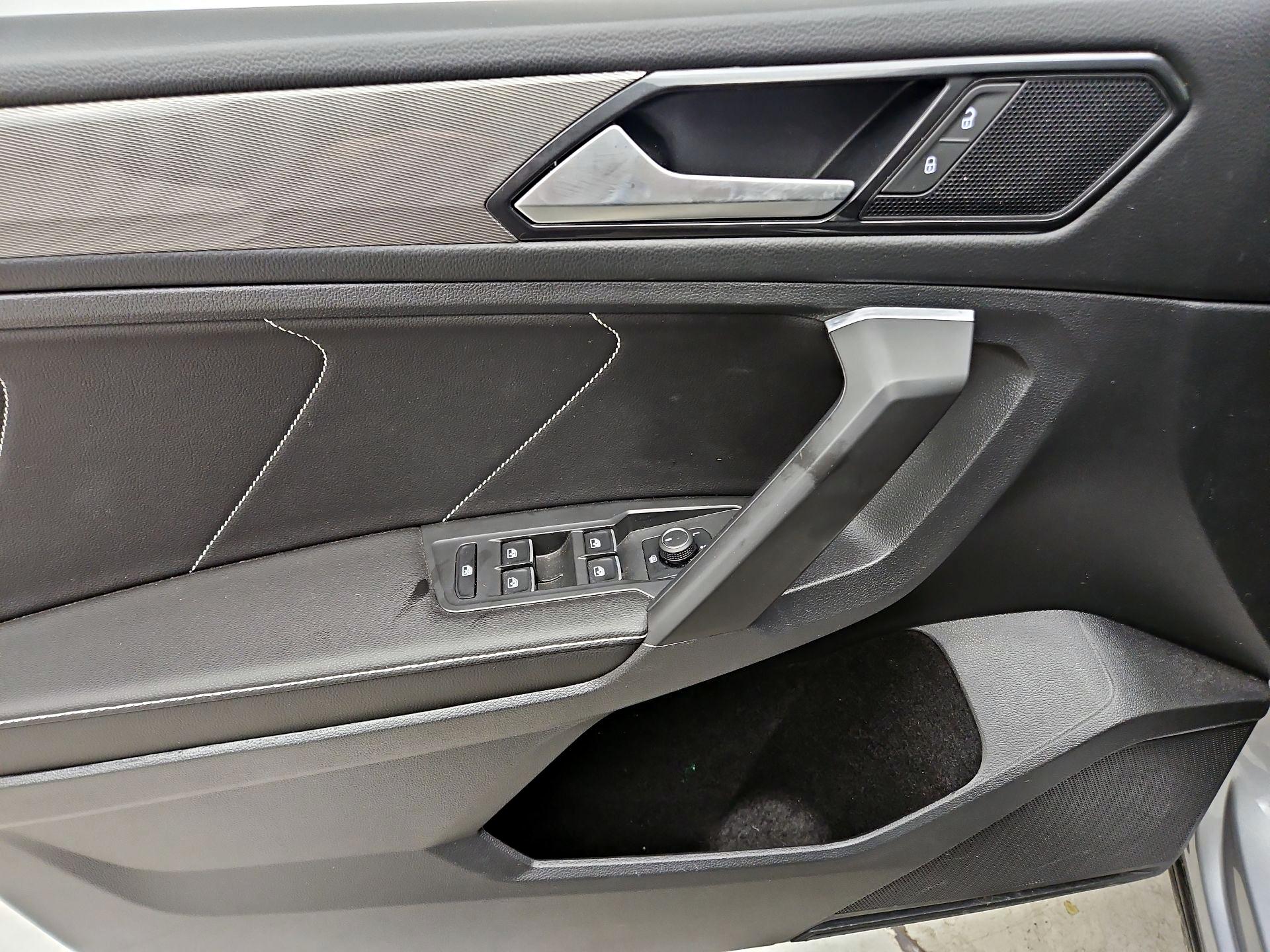 Thumbnail: 2023 Volkswagen Tiguan - 10