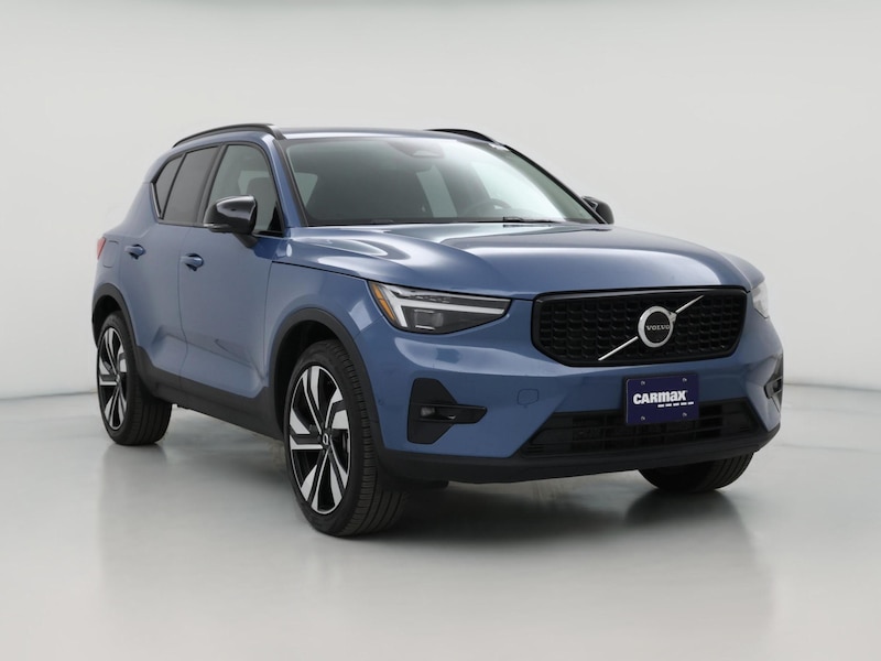 2024 Volvo XC40 B5 Ultimate Dark Theme