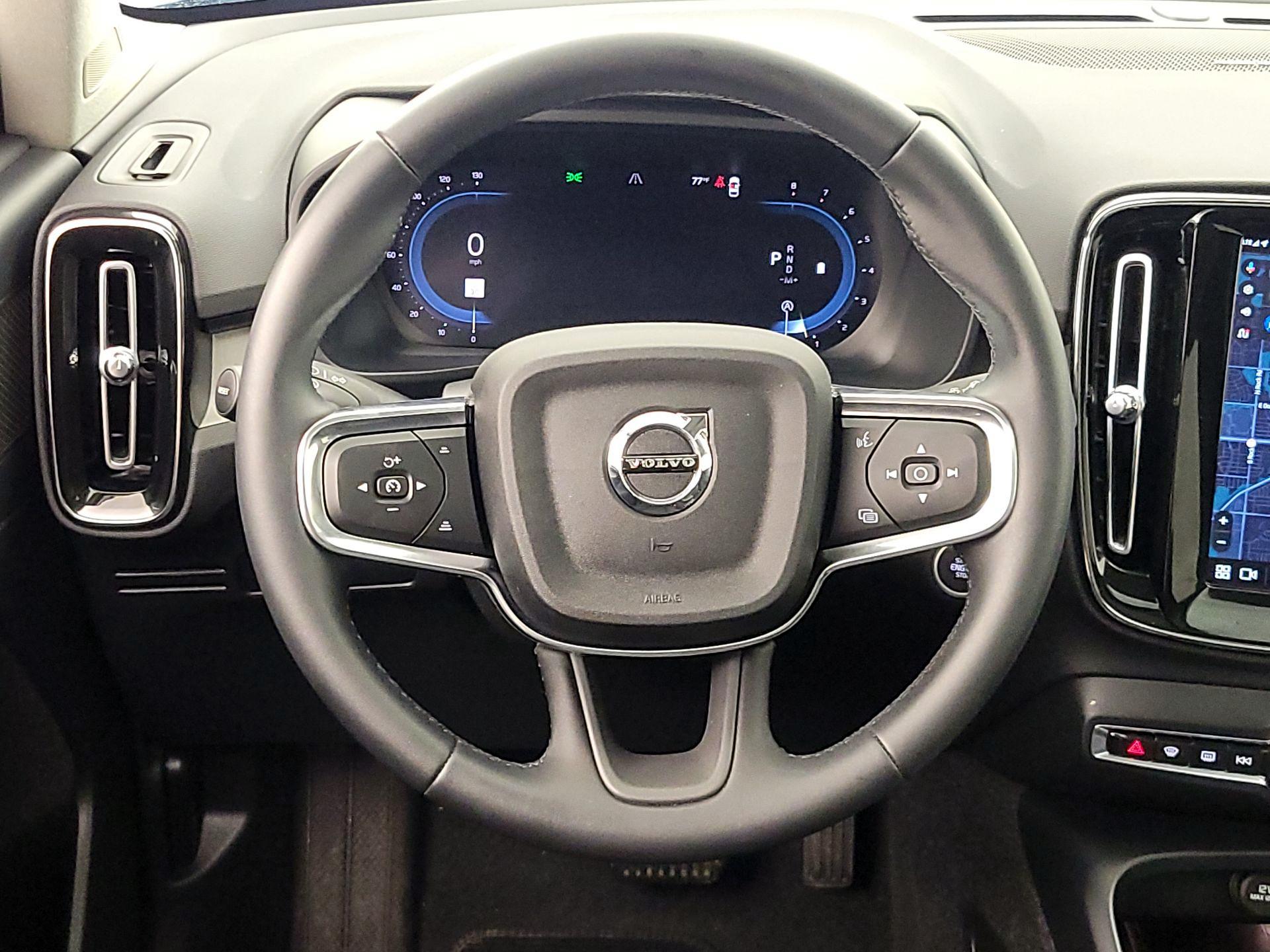 Thumbnail: 2024 Volvo XC40 - 10