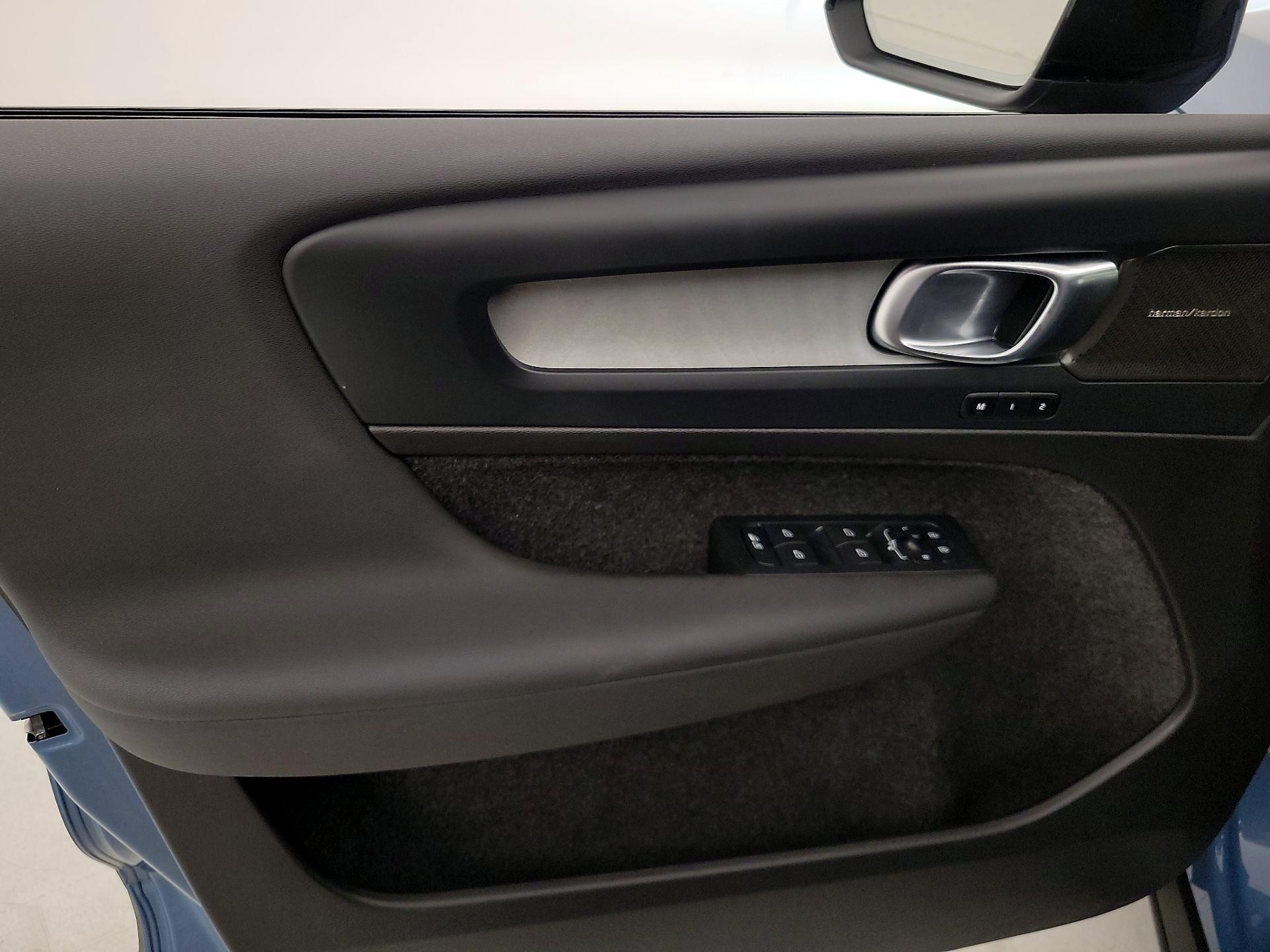 Thumbnail: 2024 Volvo XC40 - 12