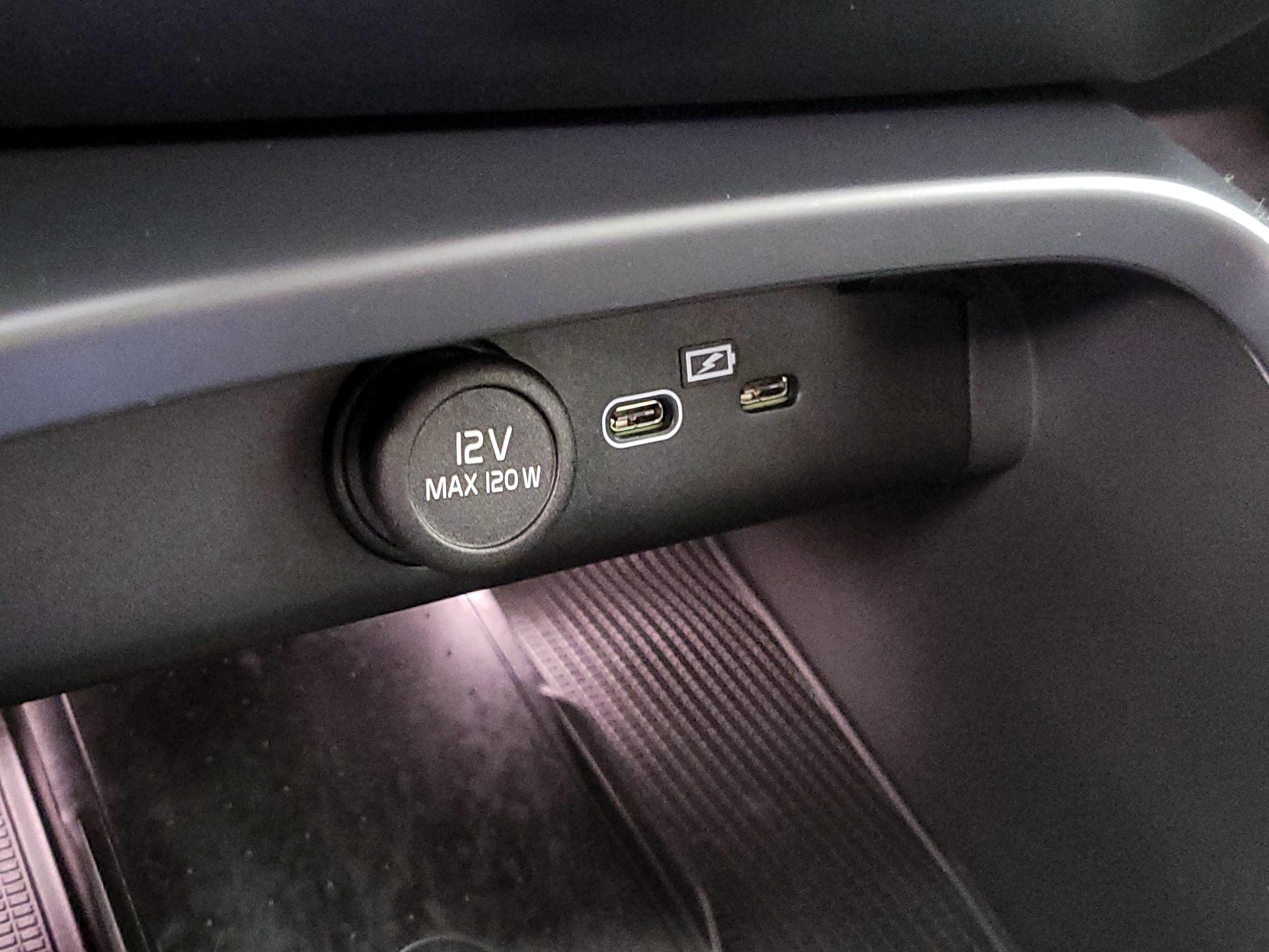 Thumbnail: 2024 Volvo XC40 - 19