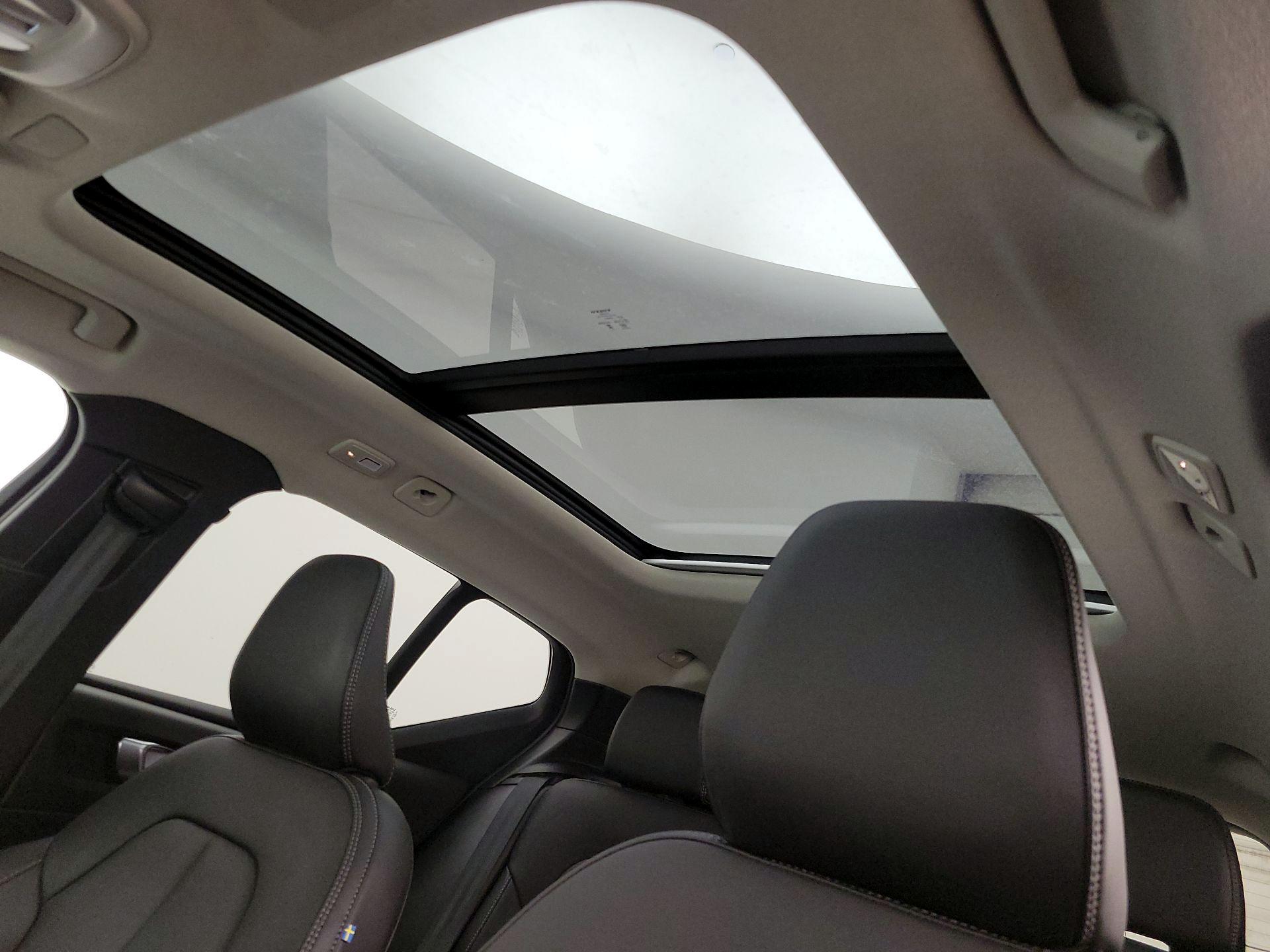 Thumbnail: 2024 Volvo XC40 - 20