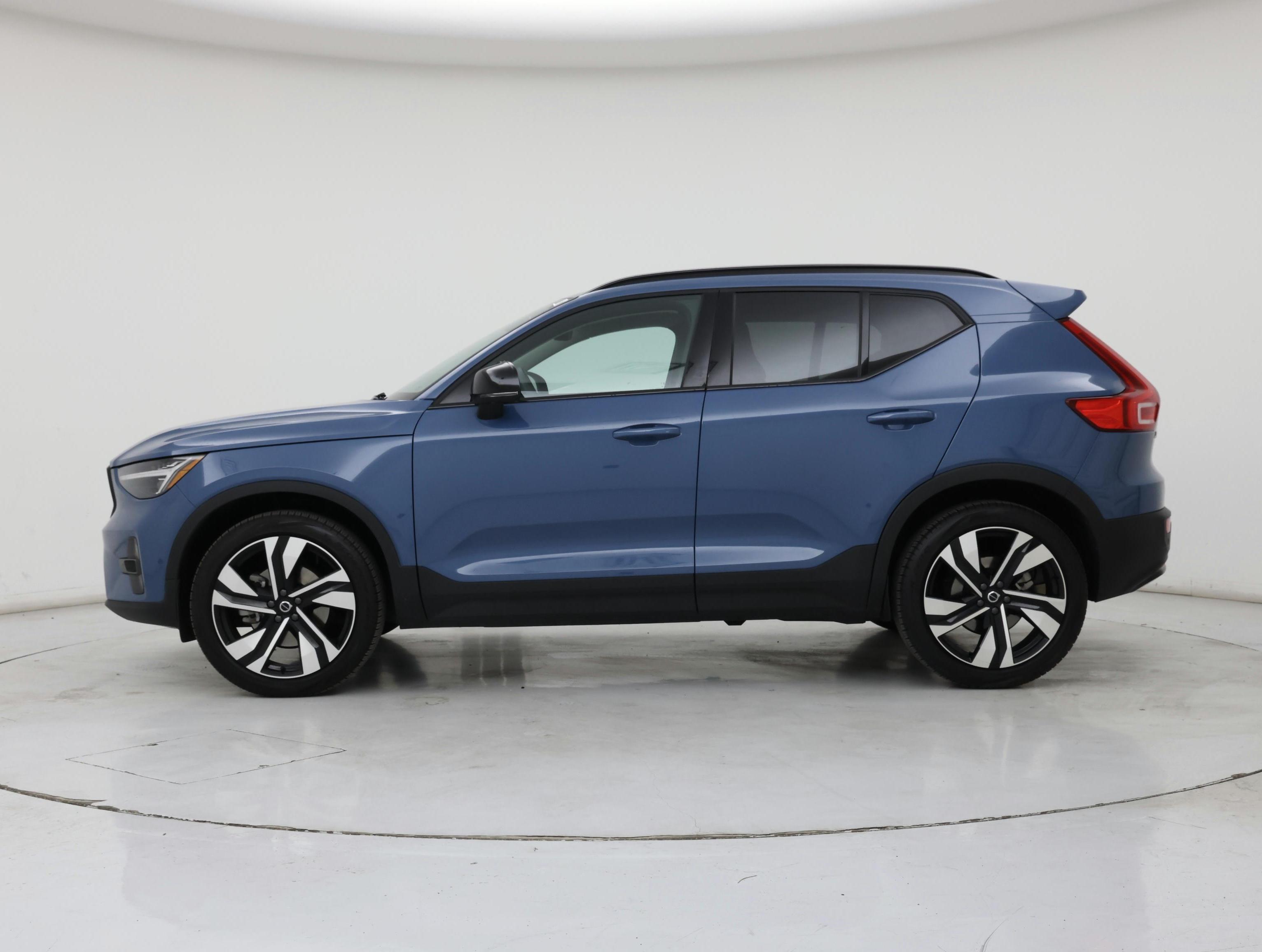 Thumbnail: 2024 Volvo XC40 - 3