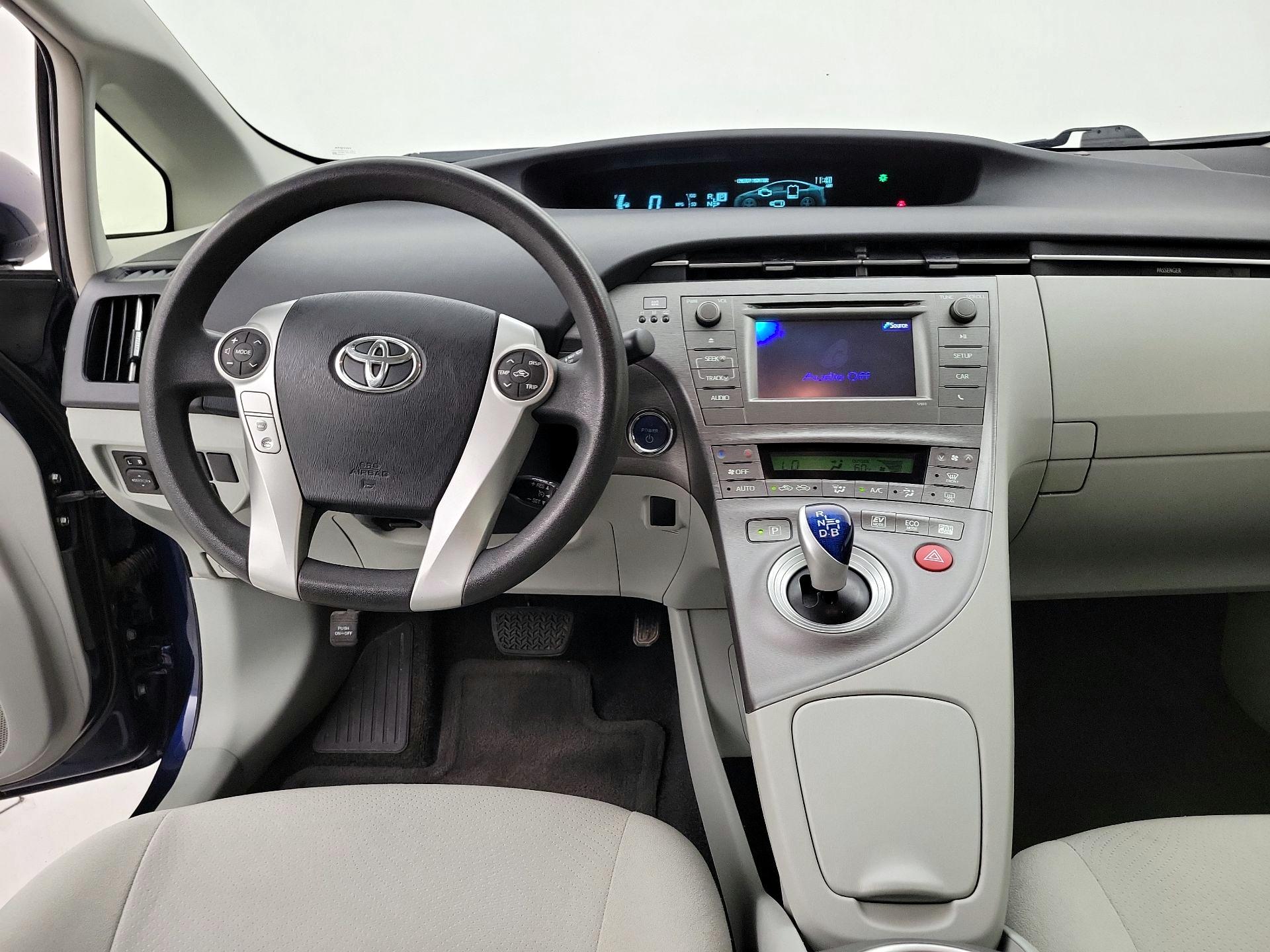 Thumbnail: 2015 Toyota Prius - 9