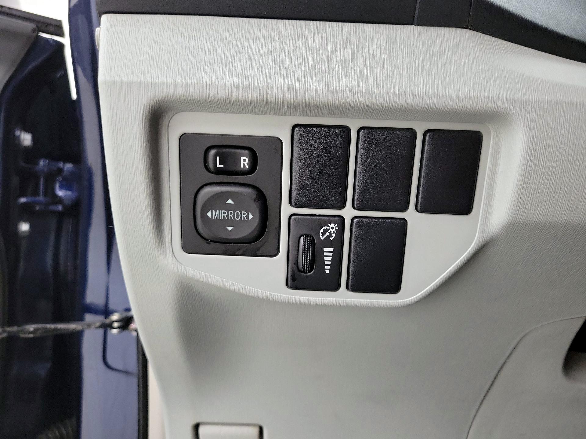 Thumbnail: 2015 Toyota Prius - 13