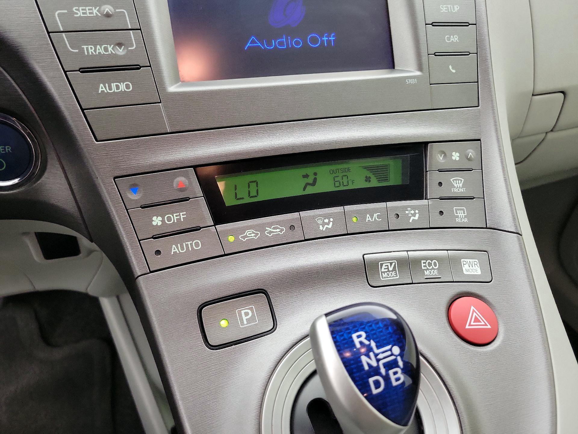 Thumbnail: 2015 Toyota Prius - 16