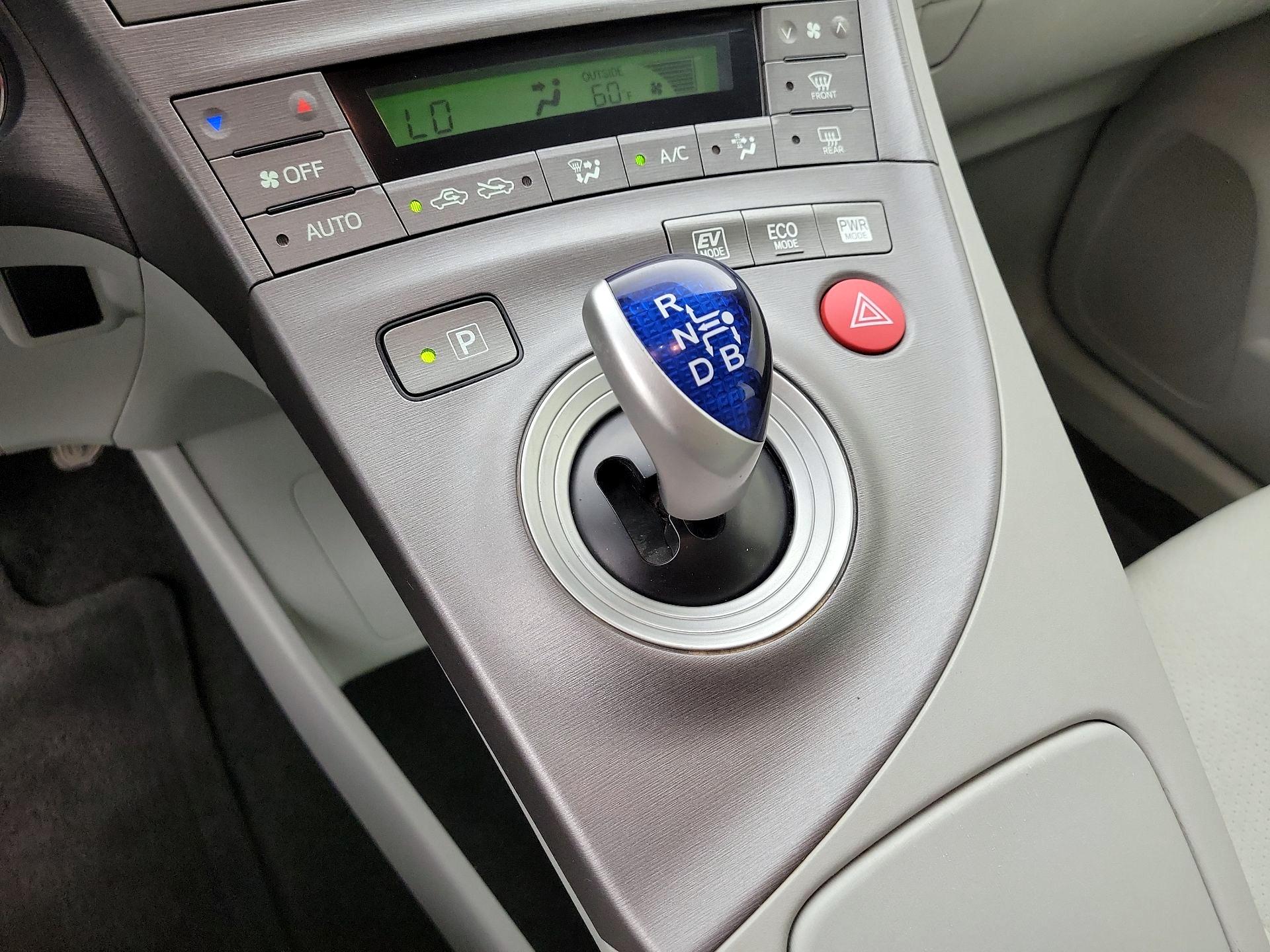 Thumbnail: 2015 Toyota Prius - 17