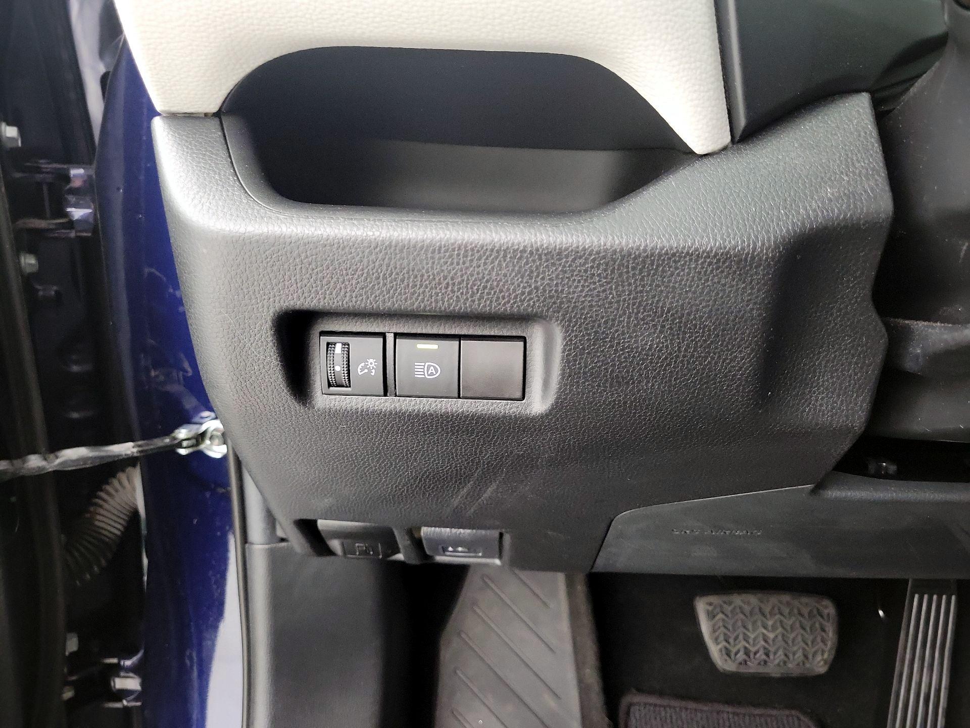 Thumbnail: 2021 Toyota RAV4 - 13