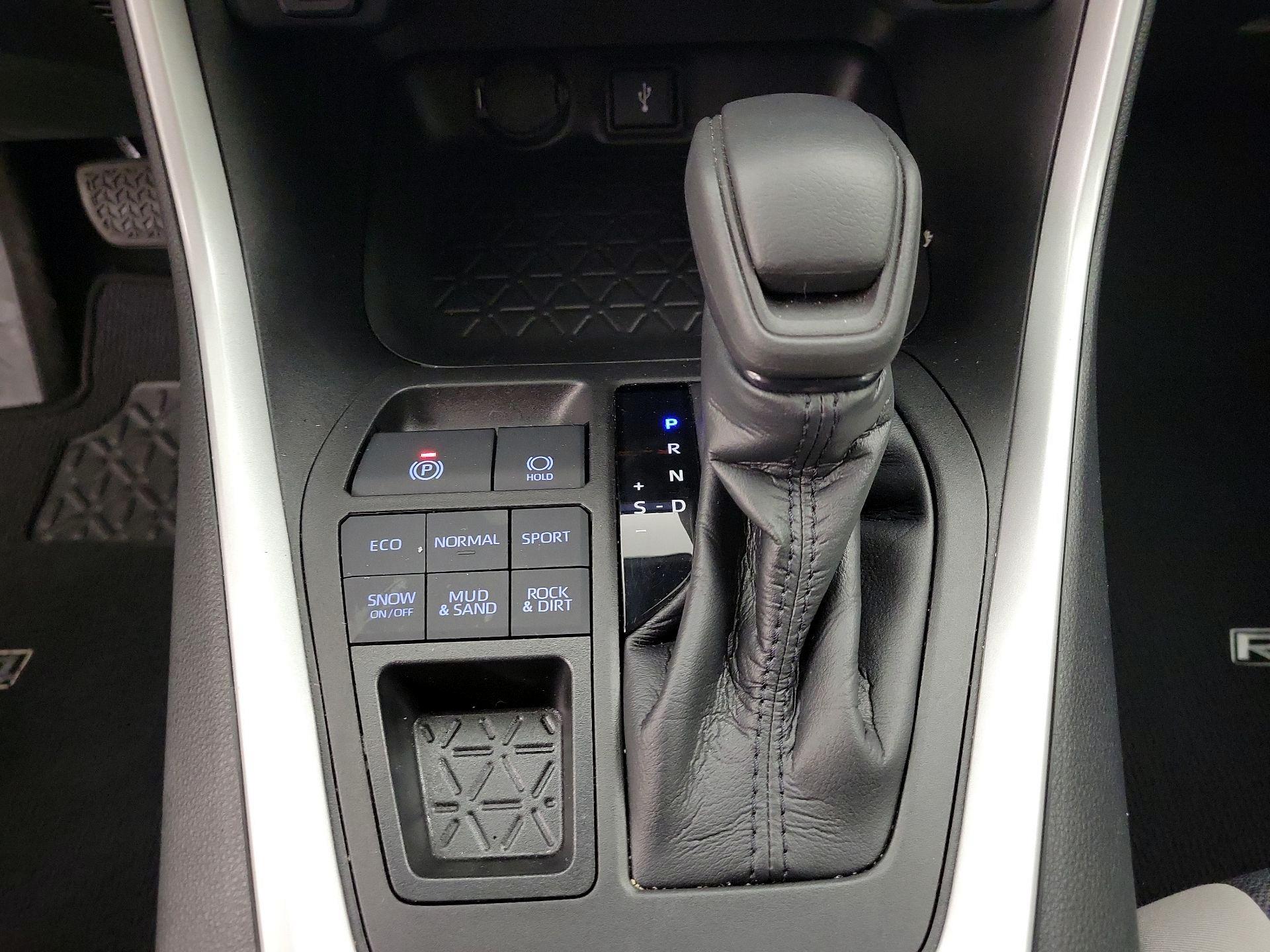 Thumbnail: 2021 Toyota RAV4 - 17