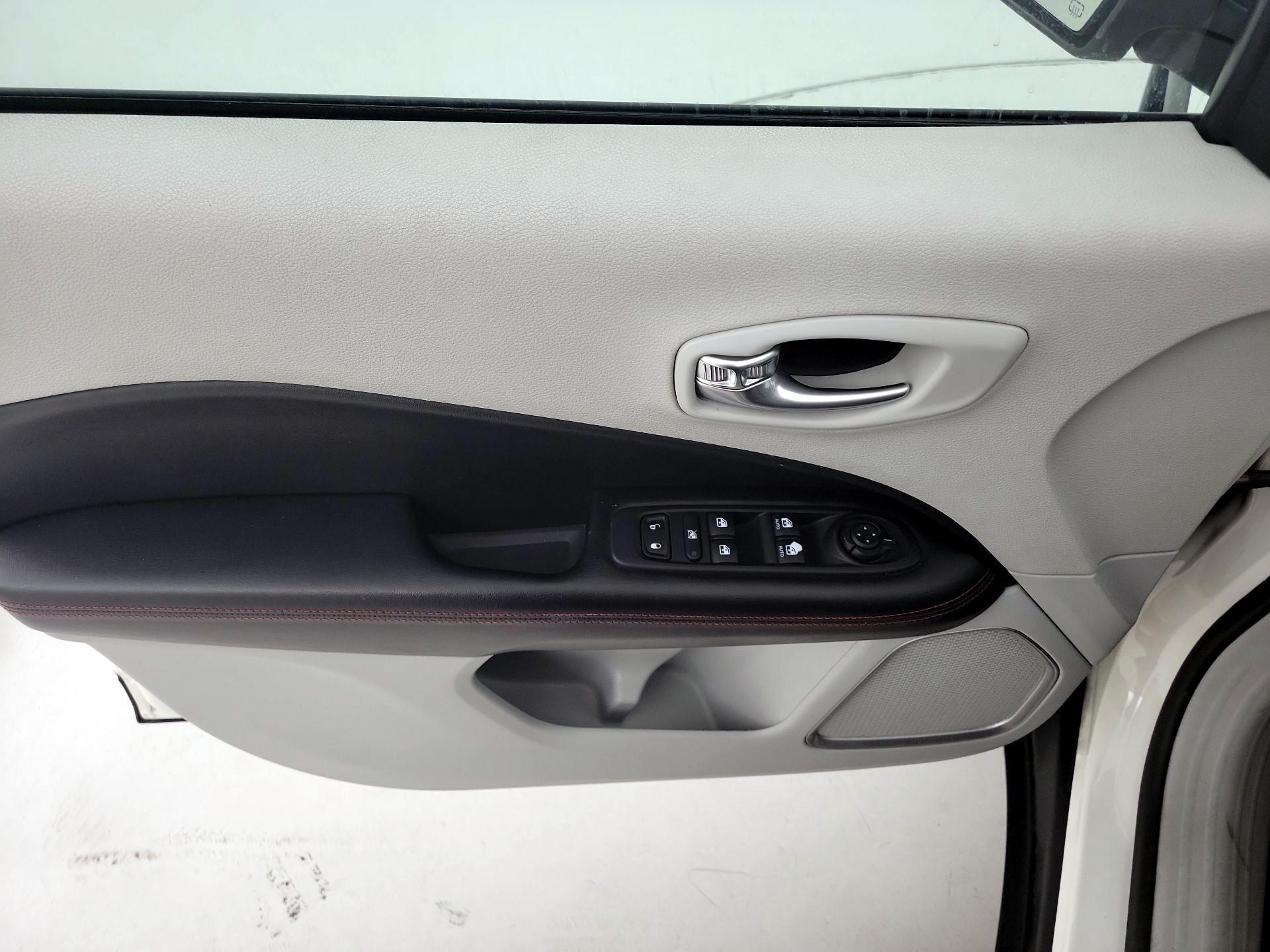 Thumbnail: 2020 Jeep Compass - 12