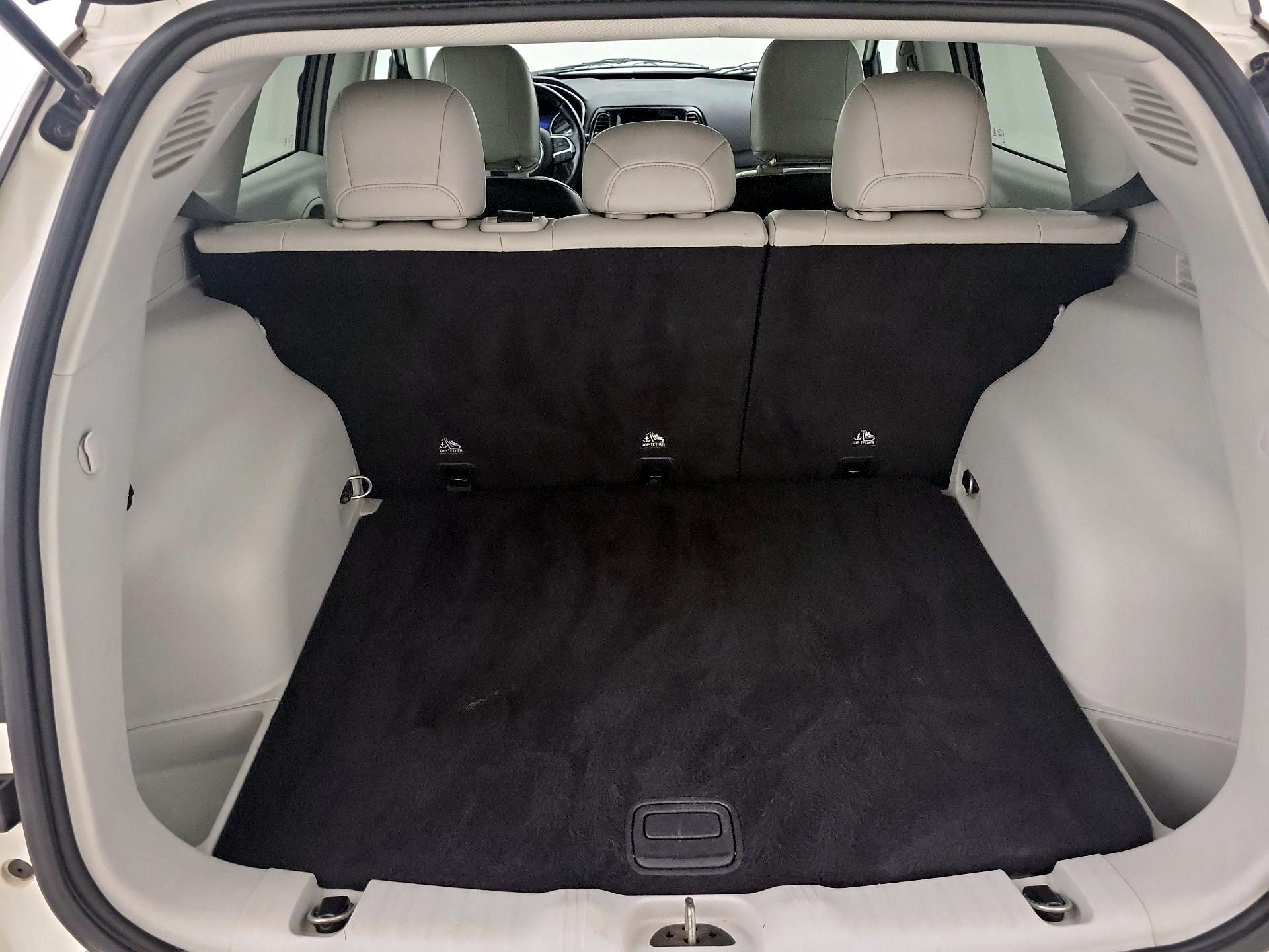 Thumbnail: 2020 Jeep Compass - 20